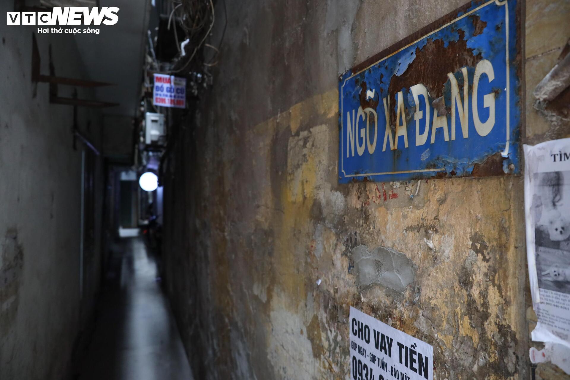 Ngõ siêu nhỏ Hà Nội: Cảnh sống chật chội và hiểm nguy giữa lòng đô thị - Ảnh 4.