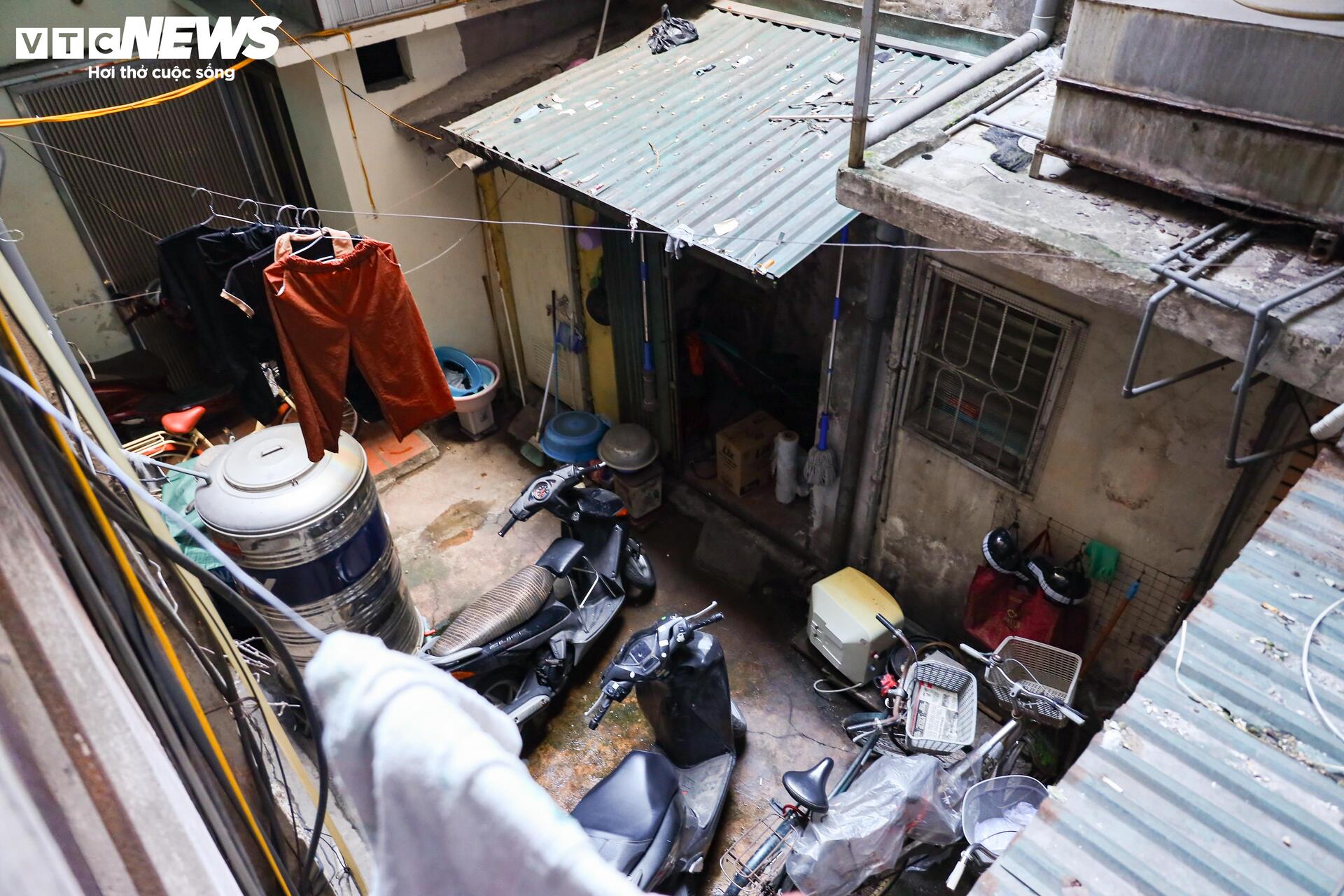 Ngõ siêu nhỏ Hà Nội: Cảnh sống chật chội và hiểm nguy giữa lòng đô thị - Ảnh 27.