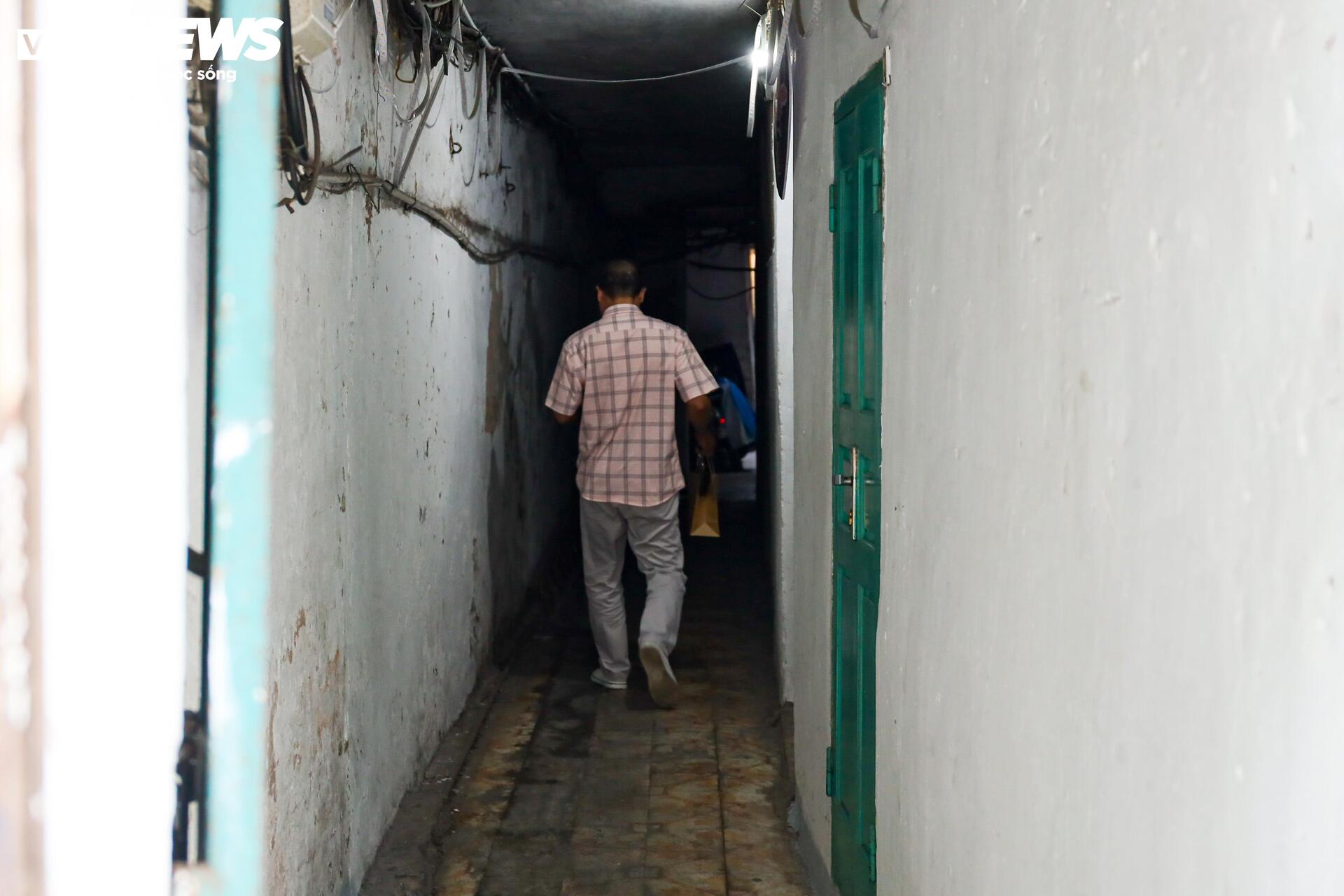 Ngõ siêu nhỏ Hà Nội: Cảnh sống chật chội và hiểm nguy giữa lòng đô thị - Ảnh 21.