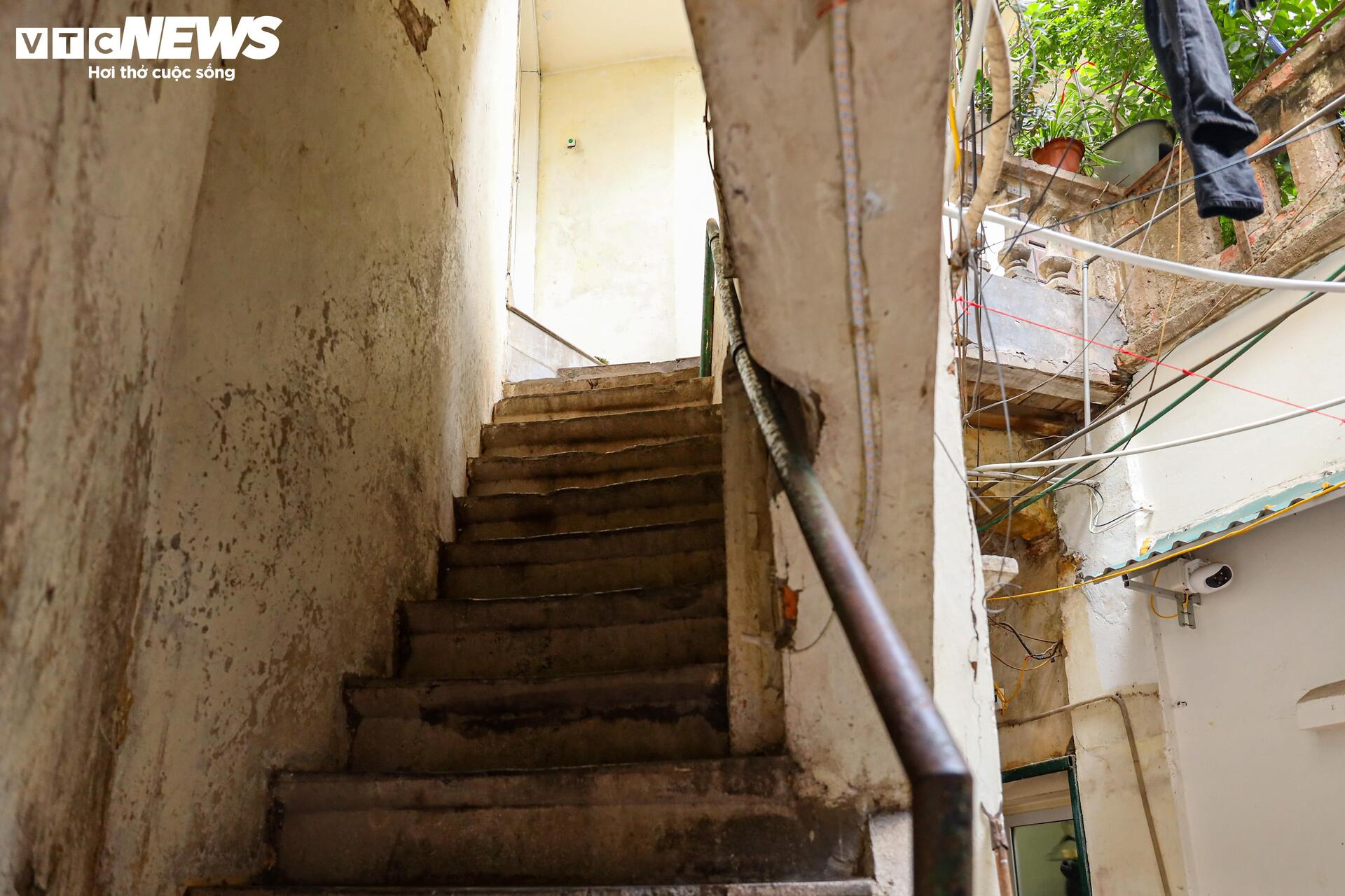 Ngõ siêu nhỏ Hà Nội: Cảnh sống chật chội và hiểm nguy giữa lòng đô thị - Ảnh 30.