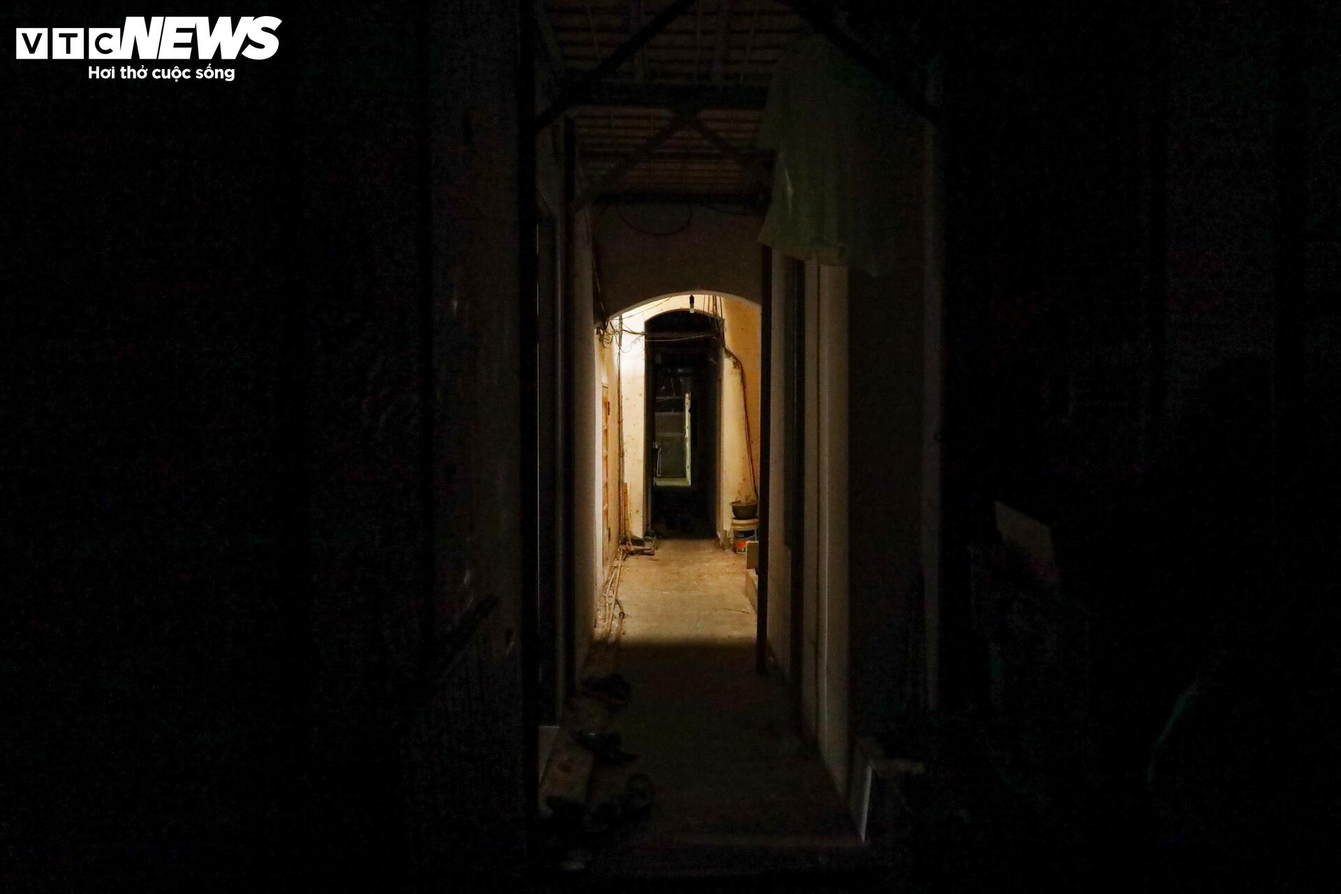 Ngõ siêu nhỏ Hà Nội: Cảnh sống chật chội và hiểm nguy giữa lòng đô thị - Ảnh 31.