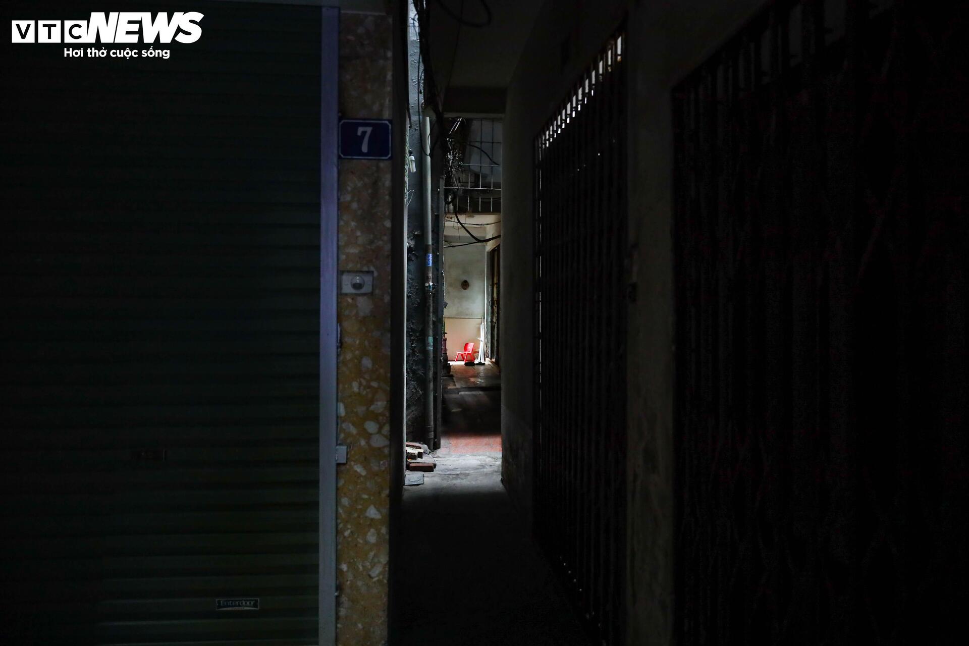 Ngõ siêu nhỏ Hà Nội: Cảnh sống chật chội và hiểm nguy giữa lòng đô thị - Ảnh 5.