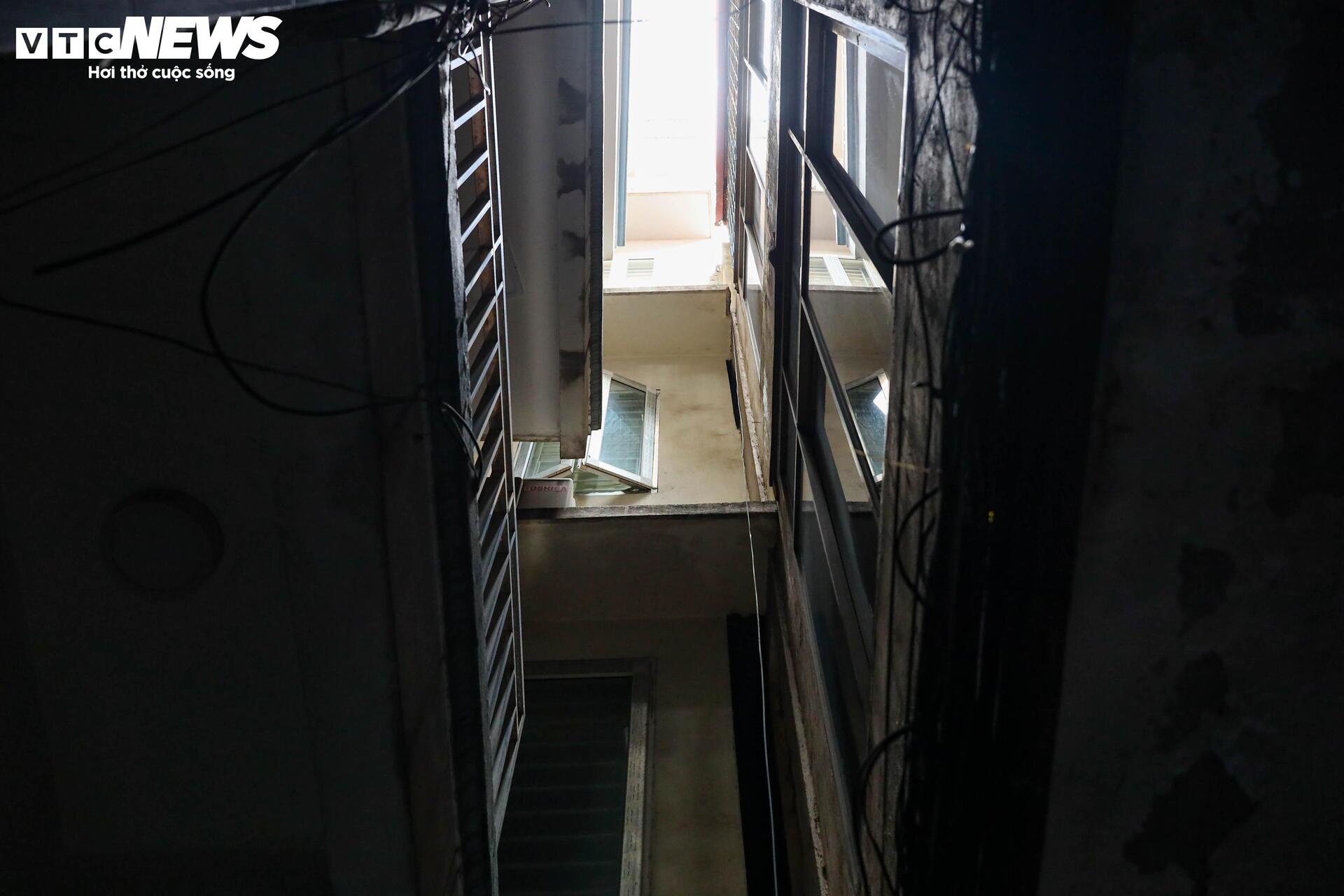 Ngõ siêu nhỏ Hà Nội: Cảnh sống chật chội và hiểm nguy giữa lòng đô thị - Ảnh 6.