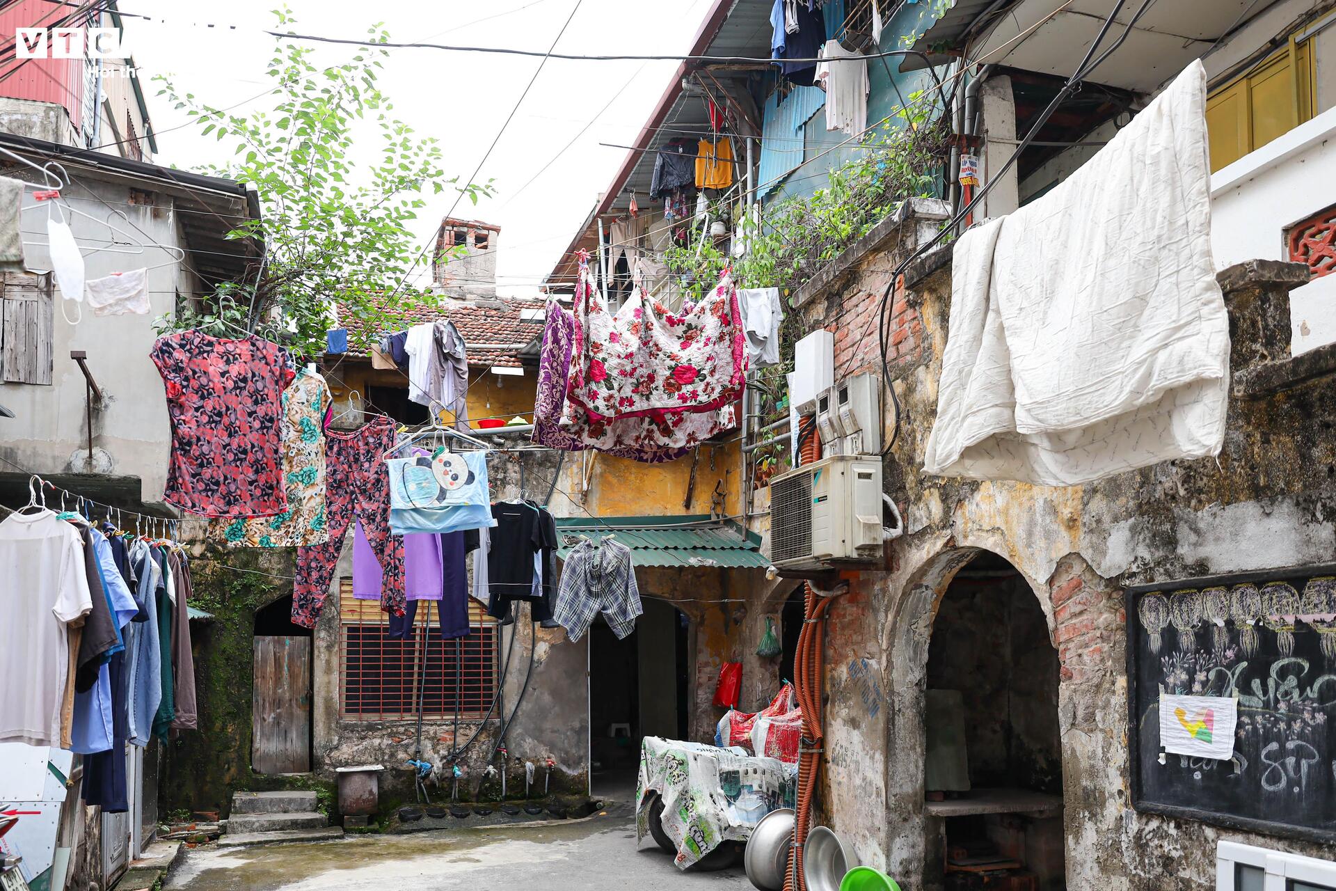 Ngõ siêu nhỏ Hà Nội: Cảnh sống chật chội và hiểm nguy giữa lòng đô thị - Ảnh 13.
