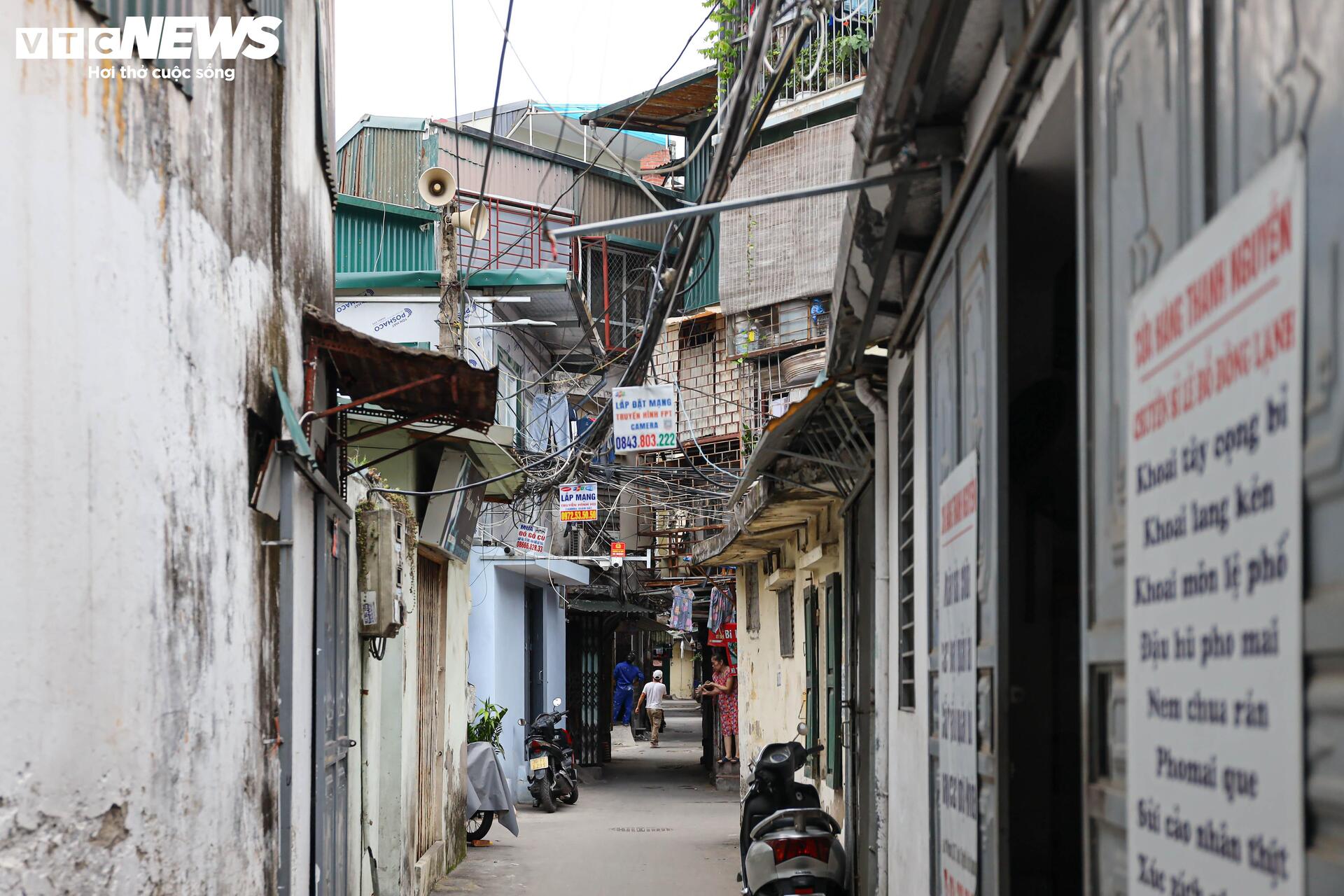 Ngõ siêu nhỏ Hà Nội: Cảnh sống chật chội và hiểm nguy giữa lòng đô thị - Ảnh 11.