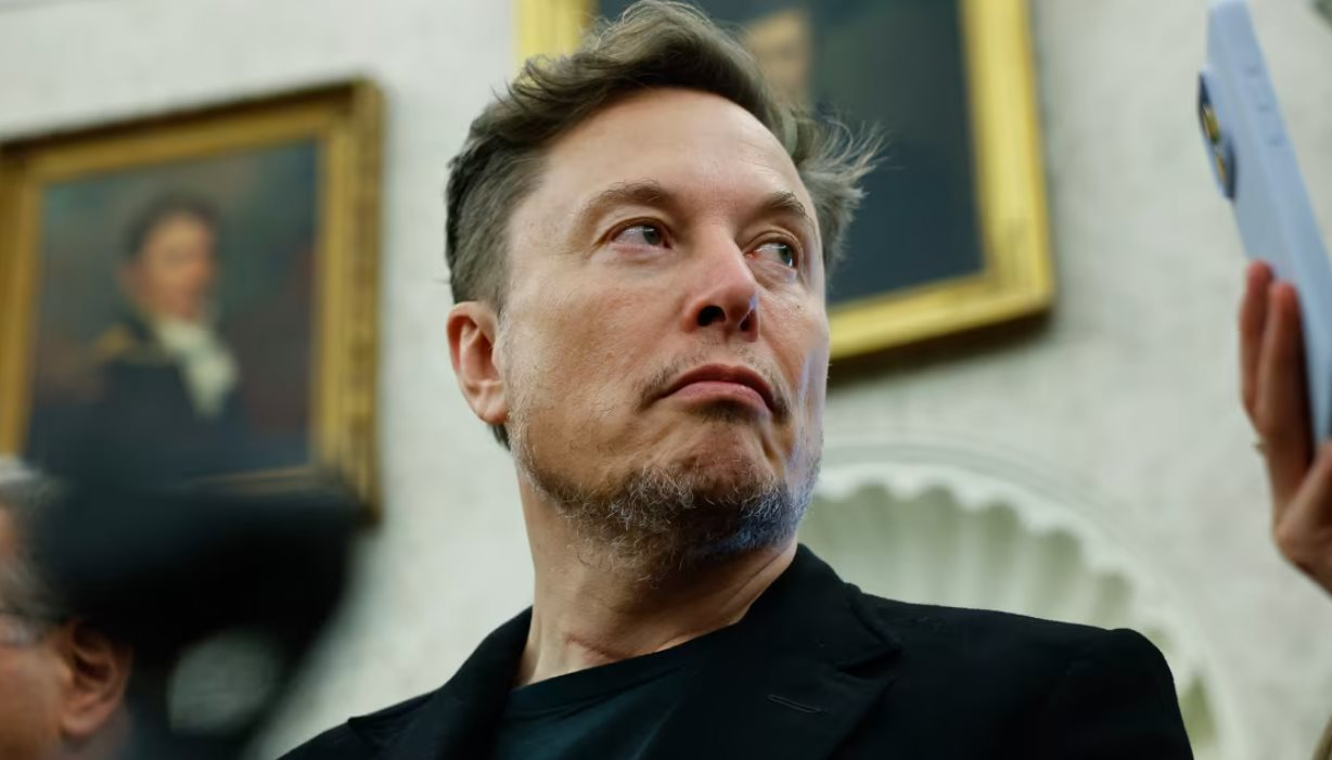 Elon Musk Đang Hủy Họai Tesla: Đế Chế 1 . 000 Tỷ Usd Gặp Khó Khăn Vì Tranh Cãi Chính Trị - Ảnh 1. Elon Musk Đang Hủy Họai Tesla: Đế Chế 1 . 000 Tỷ Usd Gặp Khó Khăn Vì Tranh Cãi Chính Trị - Ảnh 1.