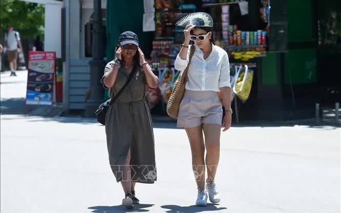 WMO kêu gọi thế giới học cách 'sống chung' với nắng nóng cực đoan - Ảnh 1.