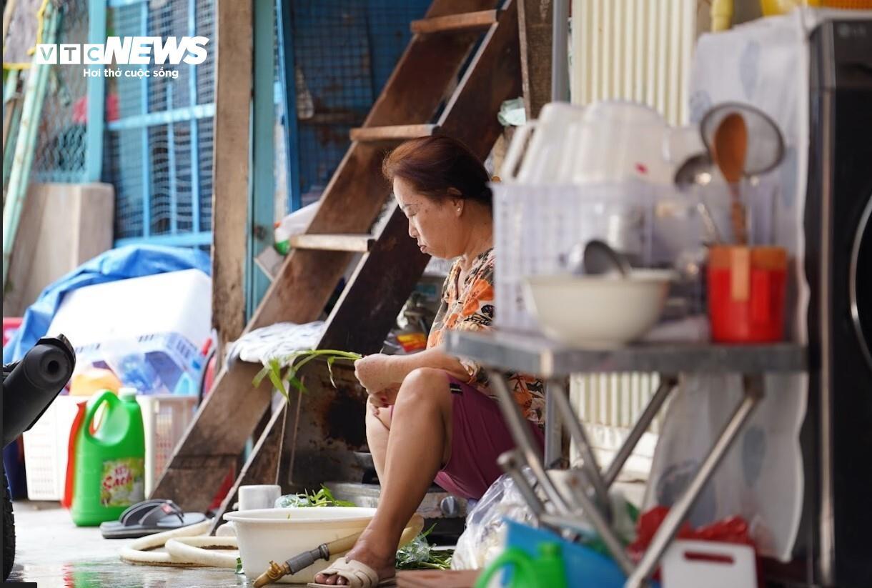 Ngõ siêu nhỏ Hà Nội: Cảnh sống chật chội và hiểm nguy giữa lòng đô thị - Ảnh 48.