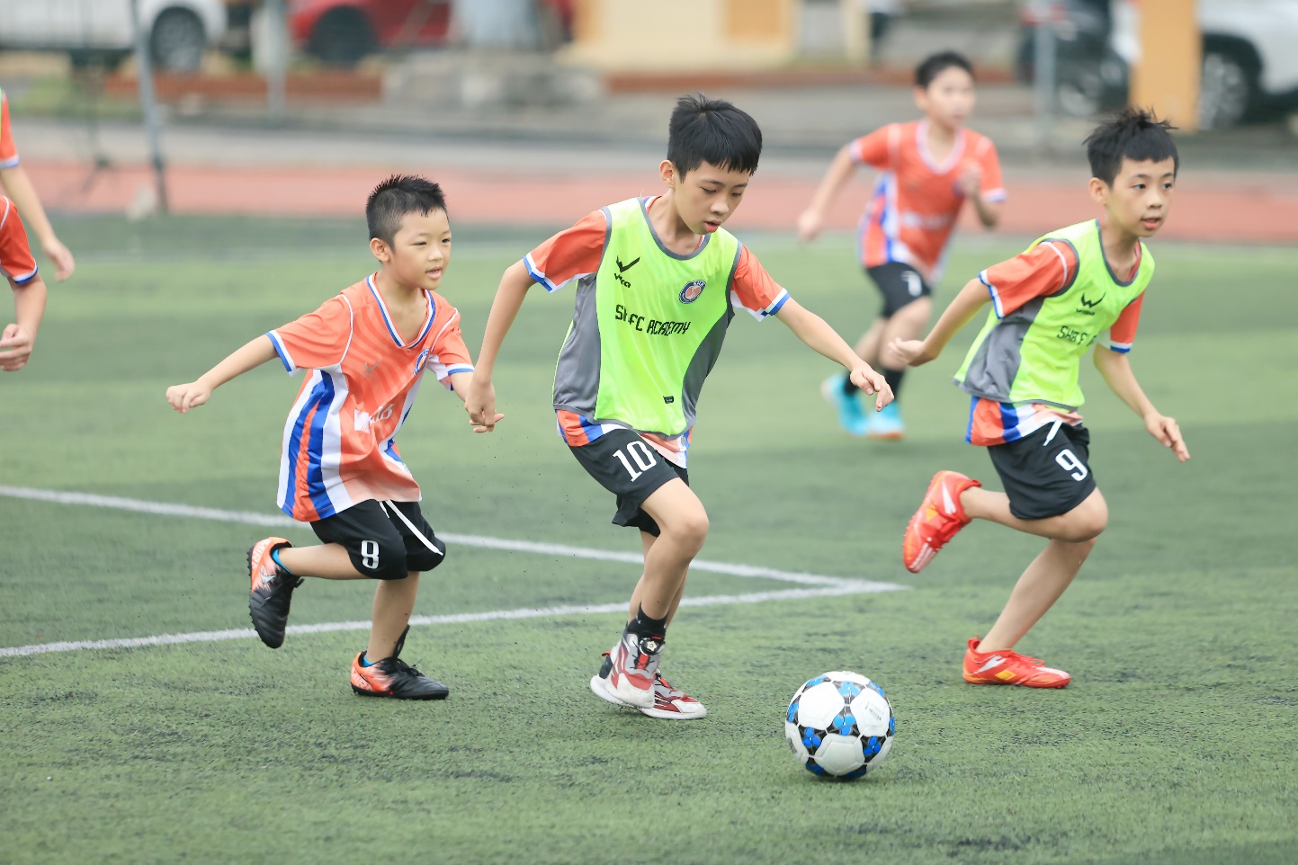 SHB FC Academy - M&oacute;n qu&agrave; &yacute; nghĩa cho thiếu nhi - Ảnh 1.