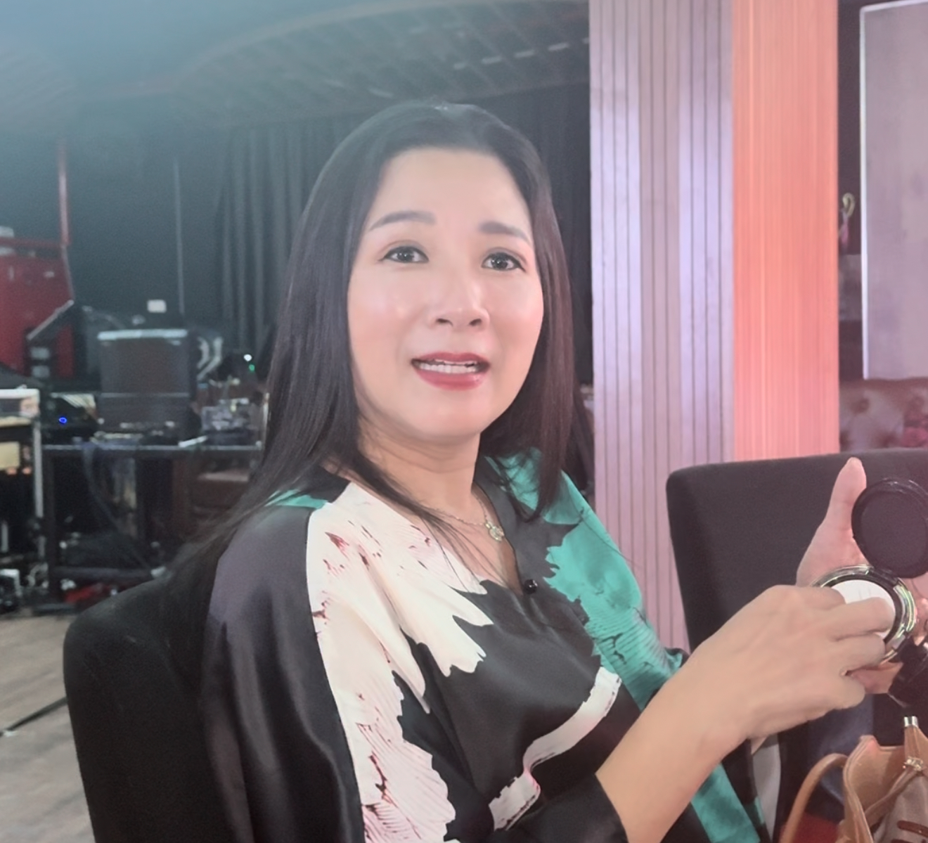 NSƯT Thanh Thanh Hiền: "Mỗi mùa lễ hội Trọng Tấn mua một cái nhà" - Ảnh 2.