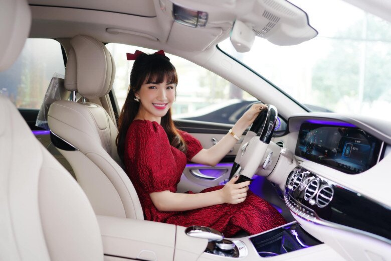 Cuộc sống hiện tại của Hòa Minzy sau 5 tháng úp mở có tình yêu mới - Ảnh 6.