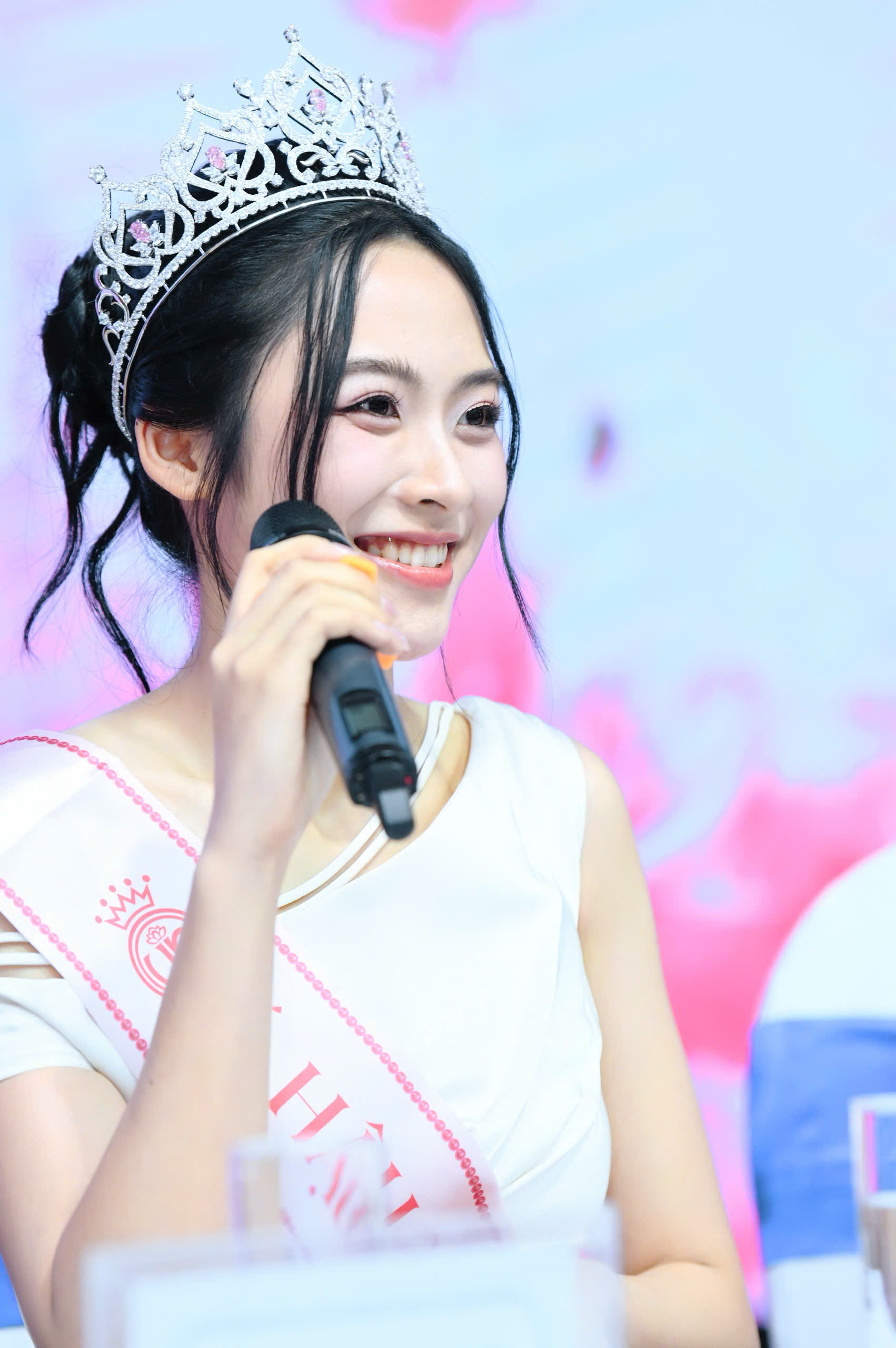 Sau gần 1 tuần đăng quang, hoa hậu Trúc Linh và 2 á hậu bị hỏi về chuyện yêu đương- Ảnh 2.