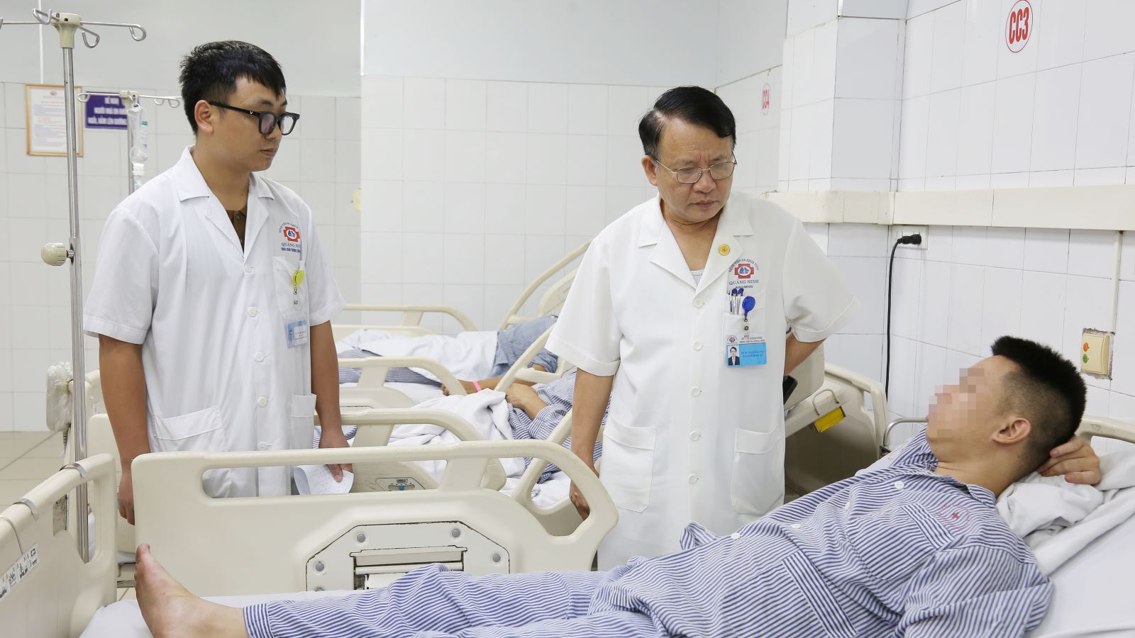 Bệnh viện Đa khoa Quảng Ninh huy động 150 y bác sĩ cấp cứu thảm họa lật tàu - Ảnh 1.