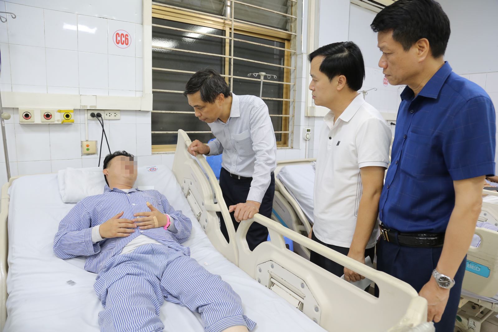 Bệnh viện Đa khoa Quảng Ninh huy động 150 y bác sĩ cấp cứu thảm họa lật tàu - Ảnh 3.