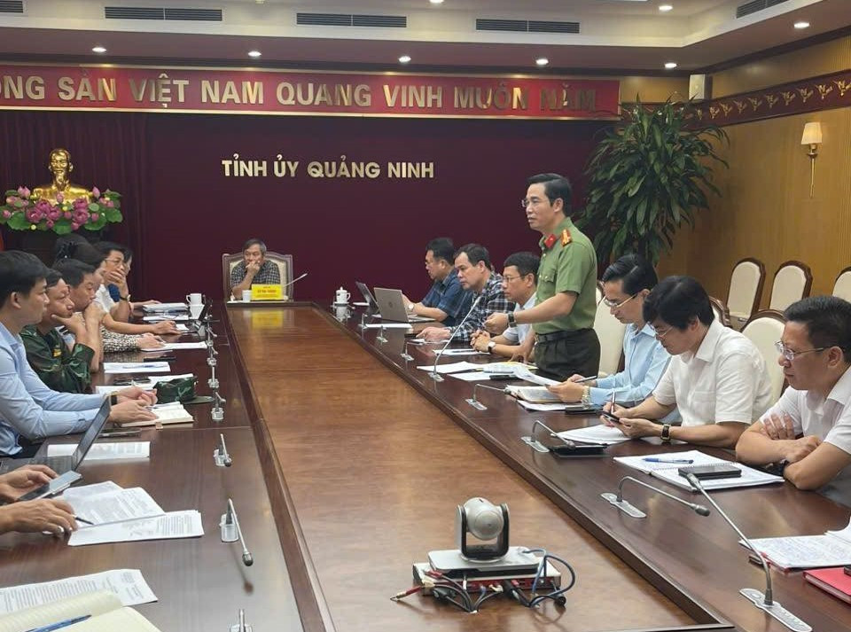 Giám đốc Công an tỉnh Quảng Ninh thông tin vụ lật tàu trên vịnh Hạ Long - Ảnh 2.