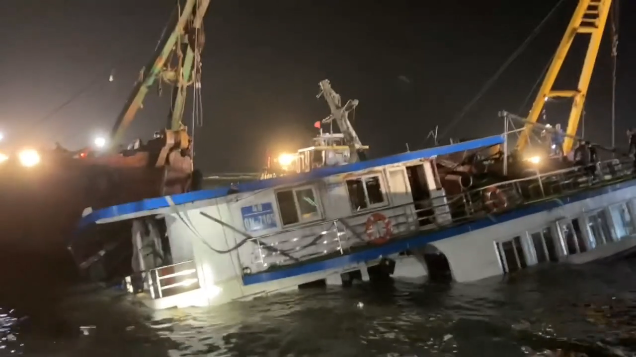 Công an tỉnh Quảng Ninh nói gì về nguyên nhân vụ lật tàu ở Vịnh Hạ Long khiến 35 người tử vong? - Ảnh 4.