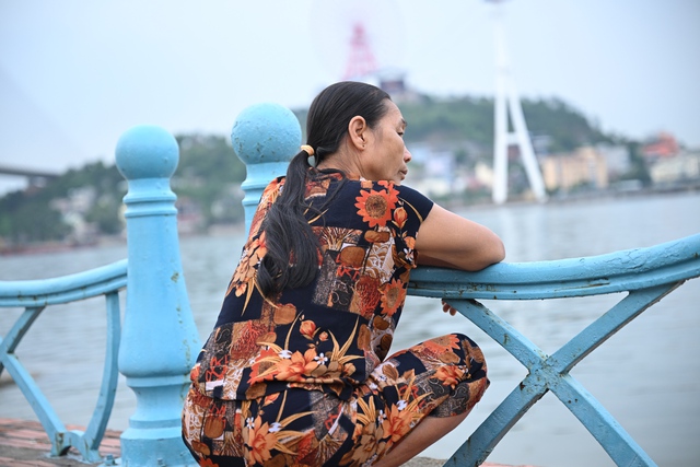 Vụ lật tàu Hạ Long: Tang thương bao trùm nhà tang lễ, người thân bật khóc bên áo quan- Ảnh 3.