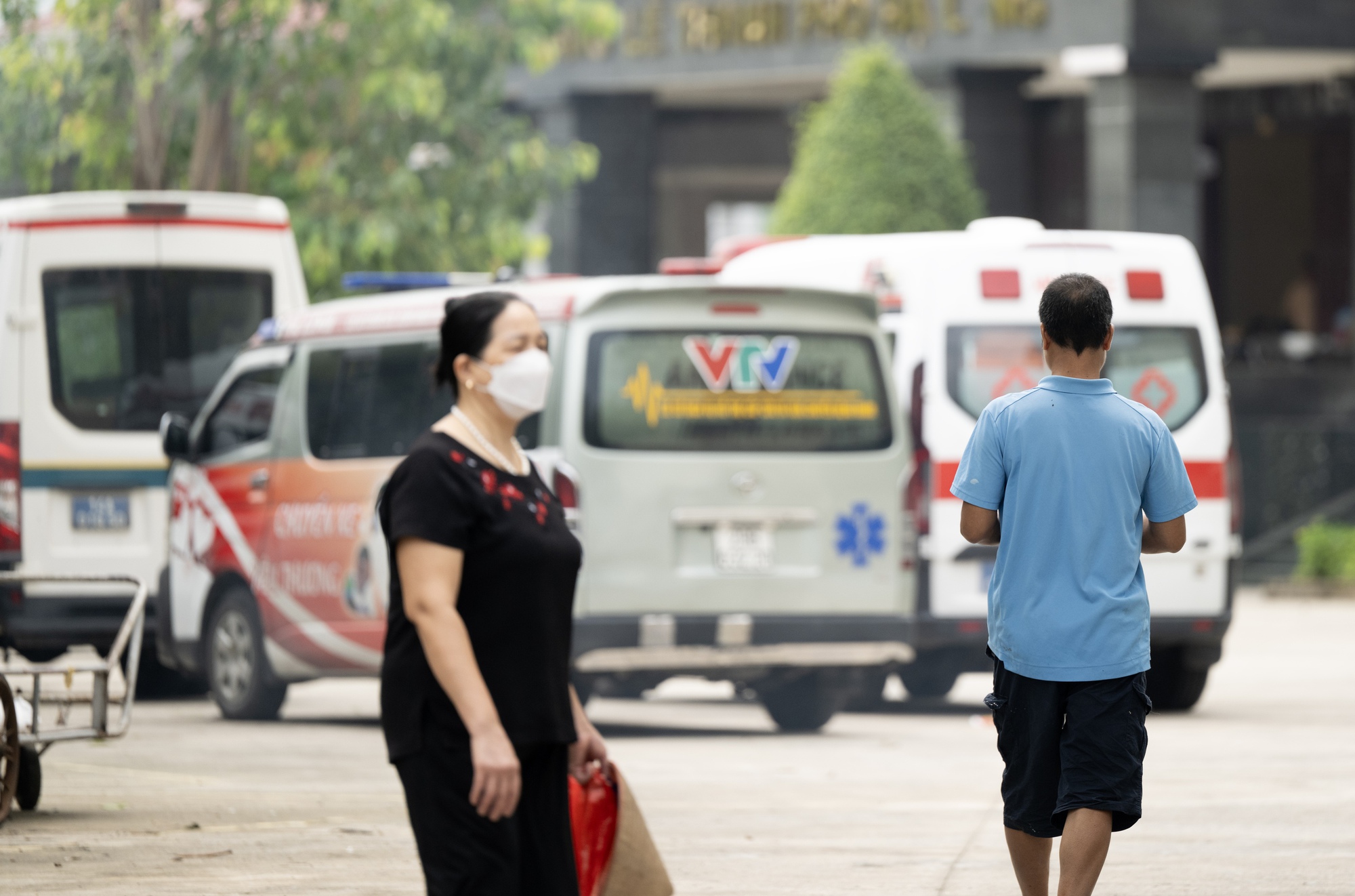 Vụ lật tàu ở Hạ Long: Nghẹn lòng cảnh tượng bi thương tại nhà tang lễ, người thân khuỵu ngã trước nỗi đau quá lớn- Ảnh 13. Vụ lật tàu ở Hạ Long: Nghẹn lòng cảnh tượng bi thương tại nhà tang lễ, người thân khuỵu ngã trước nỗi đau quá lớn- Ảnh 13.