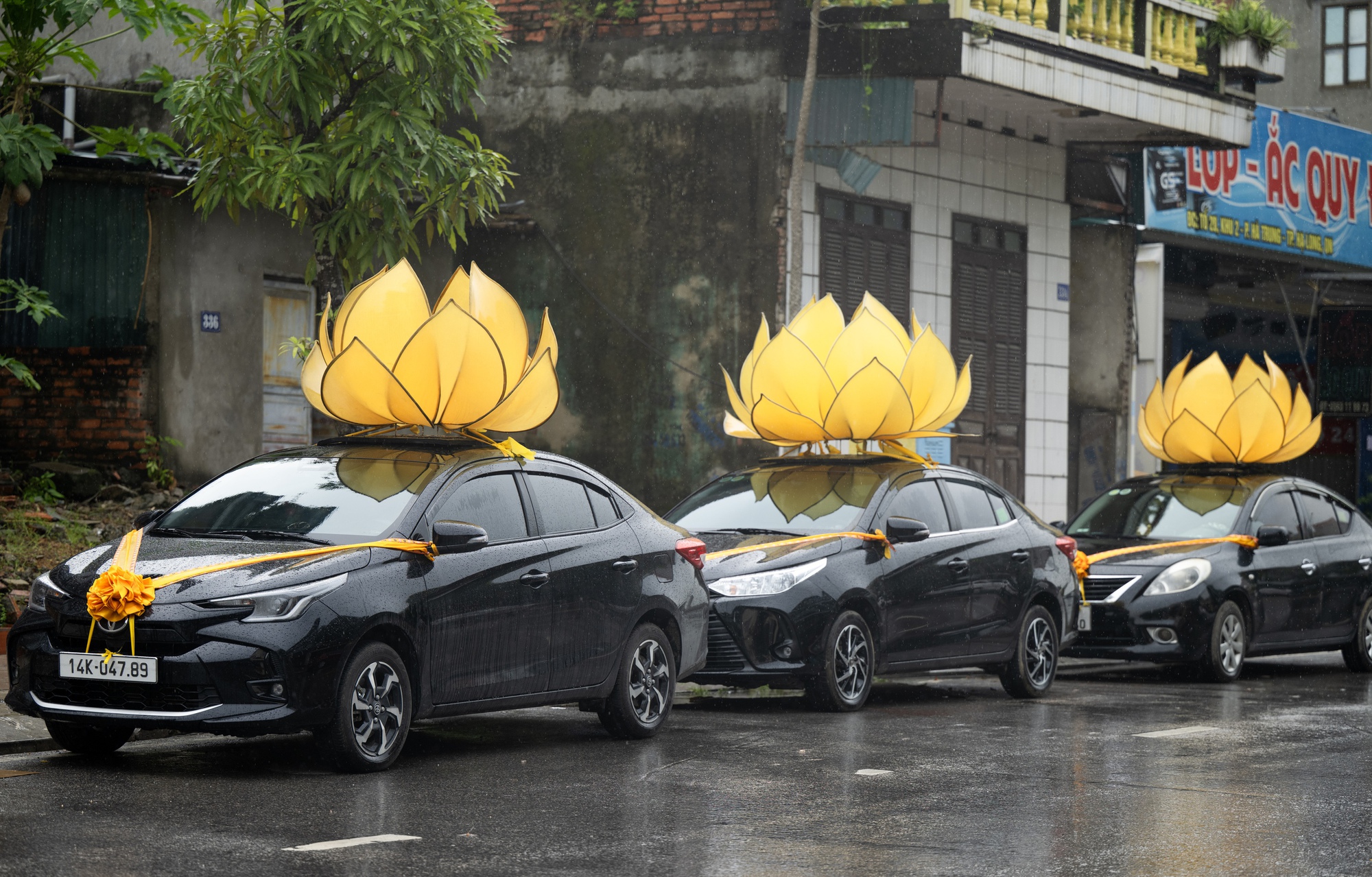 Vụ lật tàu Hạ Long: Tang thương bao trùm nhà tang lễ, người thân bật khóc bên áo quan- Ảnh 17.