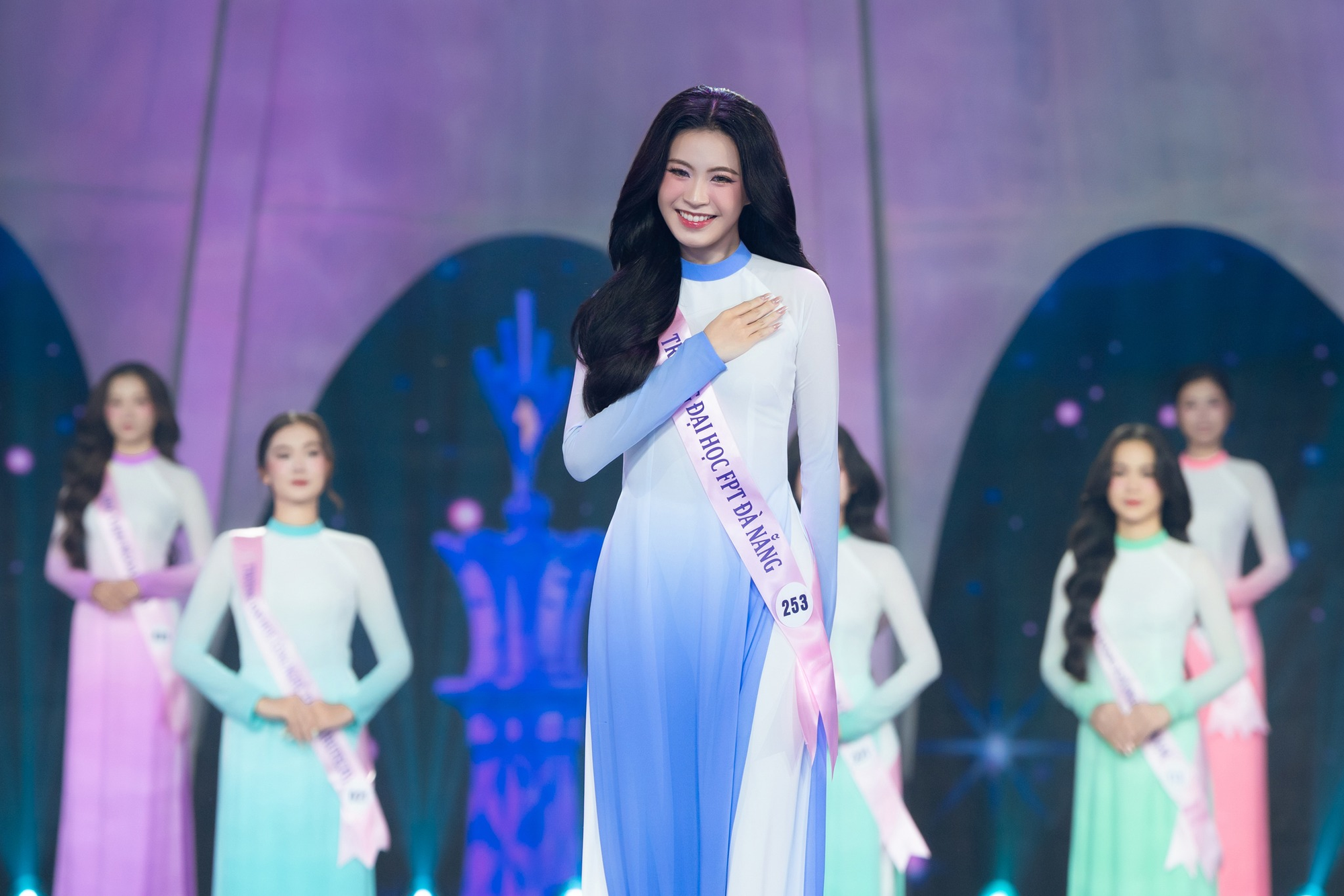 Đặng Quỳnh Anh đăng quang Hoa khôi Sinh viên Việt Nam - Ảnh 1.