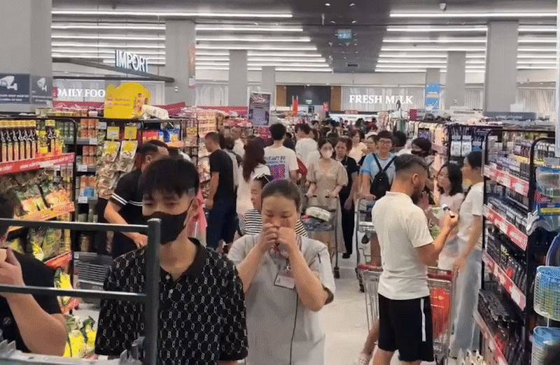 Khung cảnh siêu thị, chợ trước khi bão WIPHA đổ bộ, netizen chia sẻ kinh nghiệm bảo quản thực phẩm- Ảnh 5.