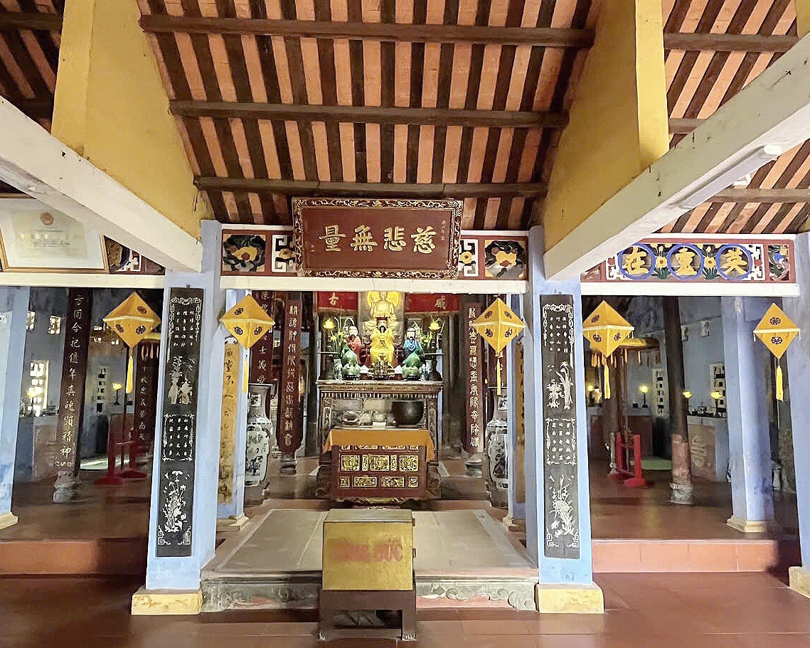 Giải mã chùa Ba Đồn và hiện tượng cỏ chỉ mọc trên những cồn mồ câm lặng - Ảnh 1. Giải mã chùa Ba Đồn và hiện tượng cỏ chỉ mọc trên những cồn mồ câm lặng - Ảnh 1.