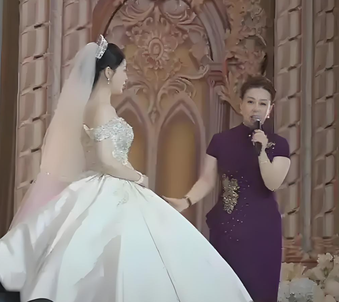 Trong hôn lễ, mẹ chồng lên trao cho tôi 3 chiếc kiềng vàng rất to, sang sảng ép buộc một việc ngoài dự tính khiến tôi choáng cả người- Ảnh 1.