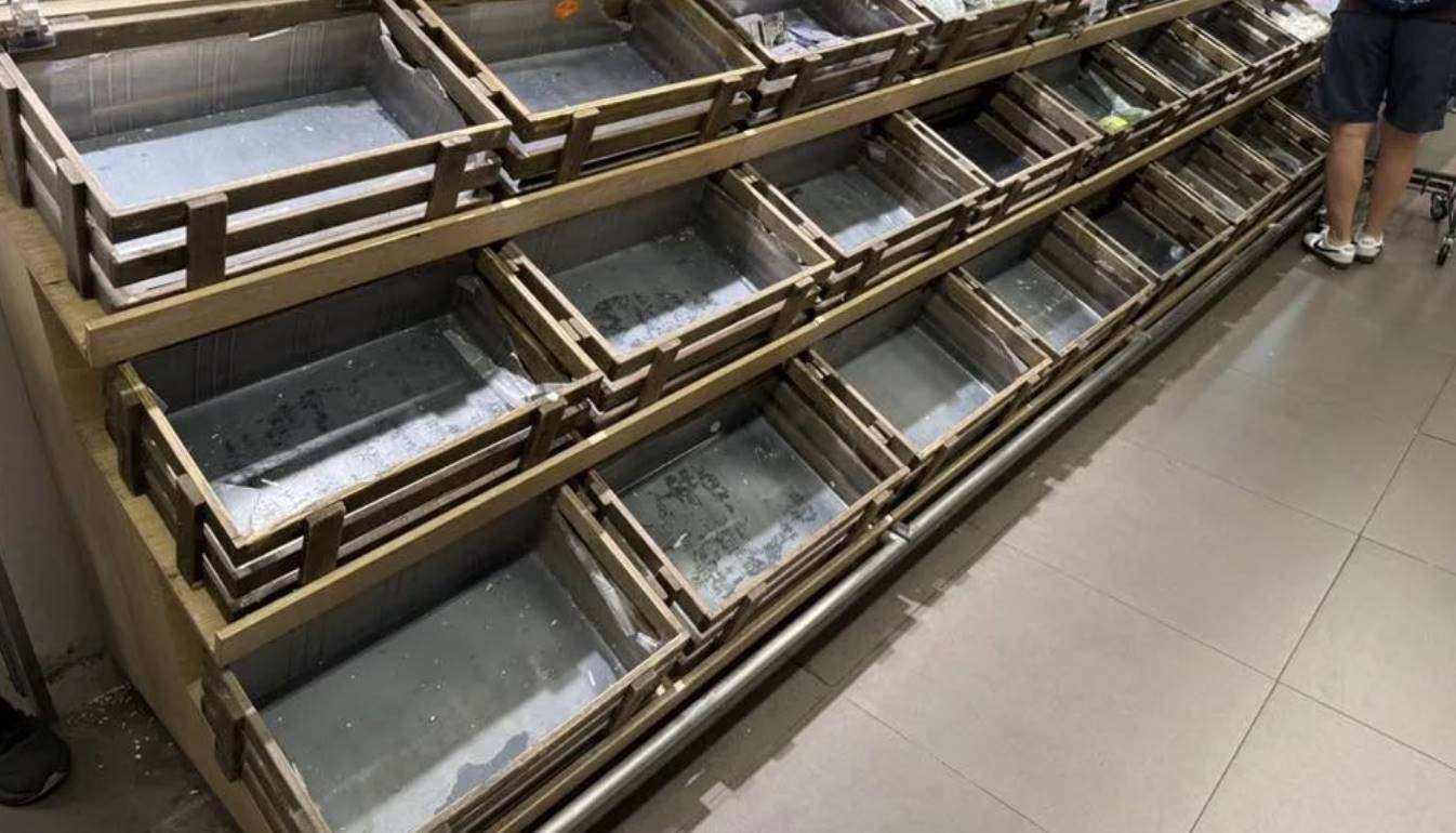 B&ecirc;n trong si&ecirc;u thị trống trơn trước b&atilde;o Wipha, 1 loại rau bị người Trung Quốc đồng loạt bỏ lại: L&yacute; do g&igrave; bị "ghẻ lạnh"?- Ảnh 5.