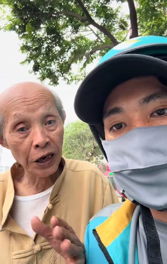 Nam nghệ sĩ nổi tiếng U90, nhà đường Giải Phóng: Chữa bệnh miễn phí, đọc sách, tụng kinh mỗi ngày - Ảnh 4. Nam nghệ sĩ nổi tiếng U90, nhà đường Giải Phóng: Chữa bệnh miễn phí, đọc sách, tụng kinh mỗi ngày - Ảnh 4.