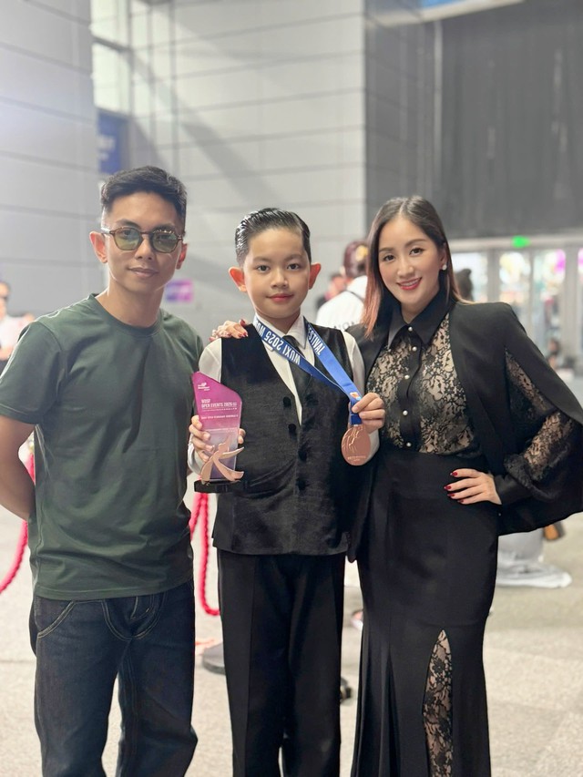 Con trai Kh&aacute;nh Thi - Phan Hiển lại xuất sắc gi&agrave;nh huy chương ch&acirc;u &Aacute;, d&acirc;n t&igrave;nh trầm trồ 