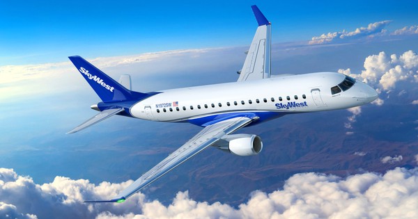 Tiết lộ bất ngờ của kh&ocirc;ng qu&acirc;n Mỹ trong vụ m&aacute;y bay chở kh&aacute;ch bẻ l&aacute;i gấp n&eacute; B-52 - Ảnh 3.