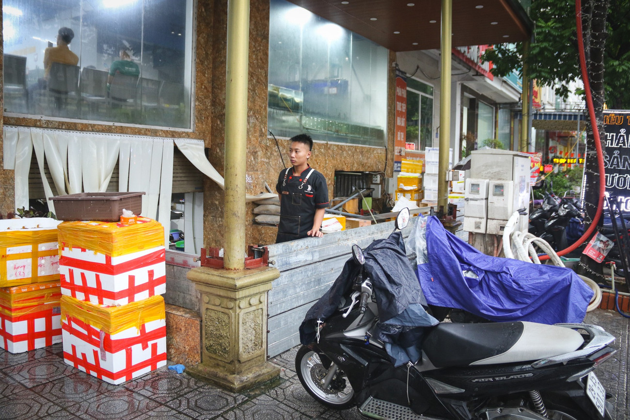 Người Hà Nội chủ động be bờ , đắp đập chống bão số 3 đảm bảo an toàn - Ảnh 2. Người Hà Nội chủ động be bờ , đắp đập chống bão số 3 đảm bảo an toàn - Ảnh 2.