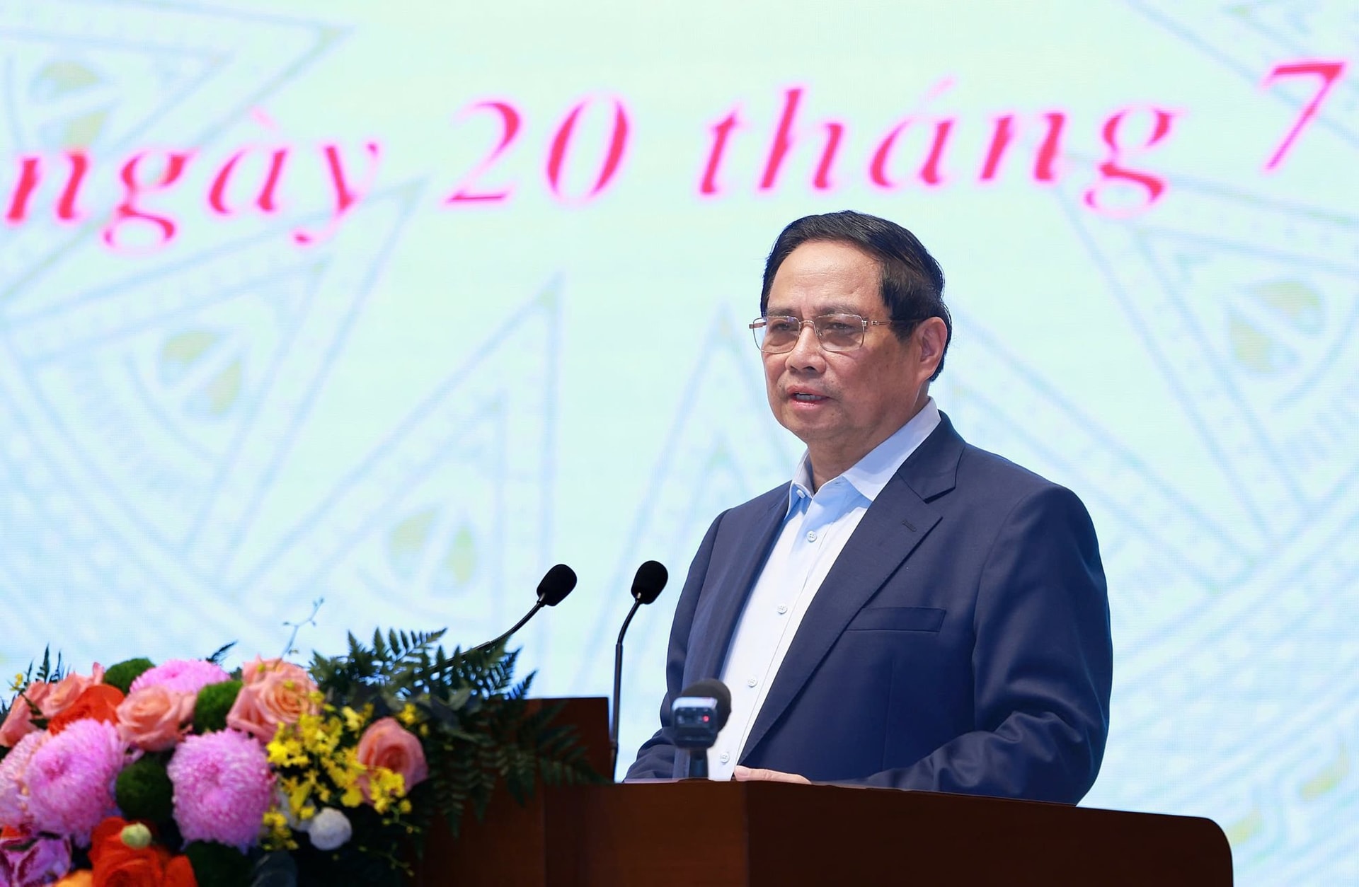 Thủ tướng giao bộ Công an hoàn thiện tiện ích mới trên VNeID theo Đề án 06 - Ảnh 2.