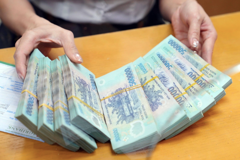 Nữ gi&aacute;o vi&ecirc;n Lừa đảo chiếm đoạt tiền xin bi&ecirc;n chế tại H&agrave; Nội - Ảnh 1.