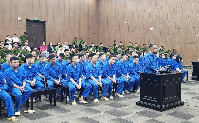 45 Bị cáo hầu tòa vì cắt ghép ảnh người thân con nợ để đòi nợ - Ảnh 2.