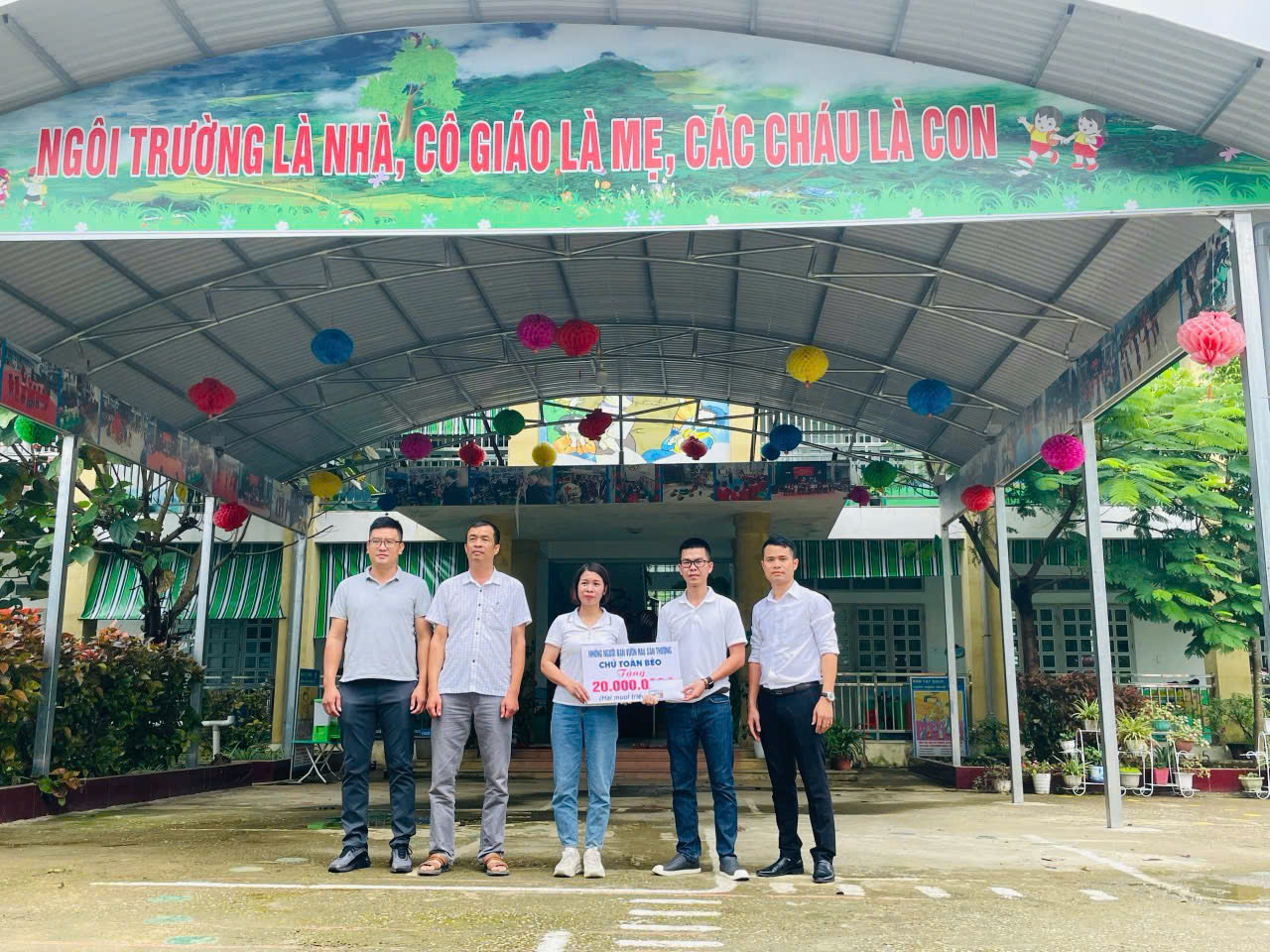 Gửi rau thay lời cảm ơn: &Ocirc;ng bố H&agrave; Nội biến s&acirc;n thượng th&agrave;nh vườn, tặng n&ocirc;ng sản cho người ủng hộ thiện nguyện- Ảnh 20.