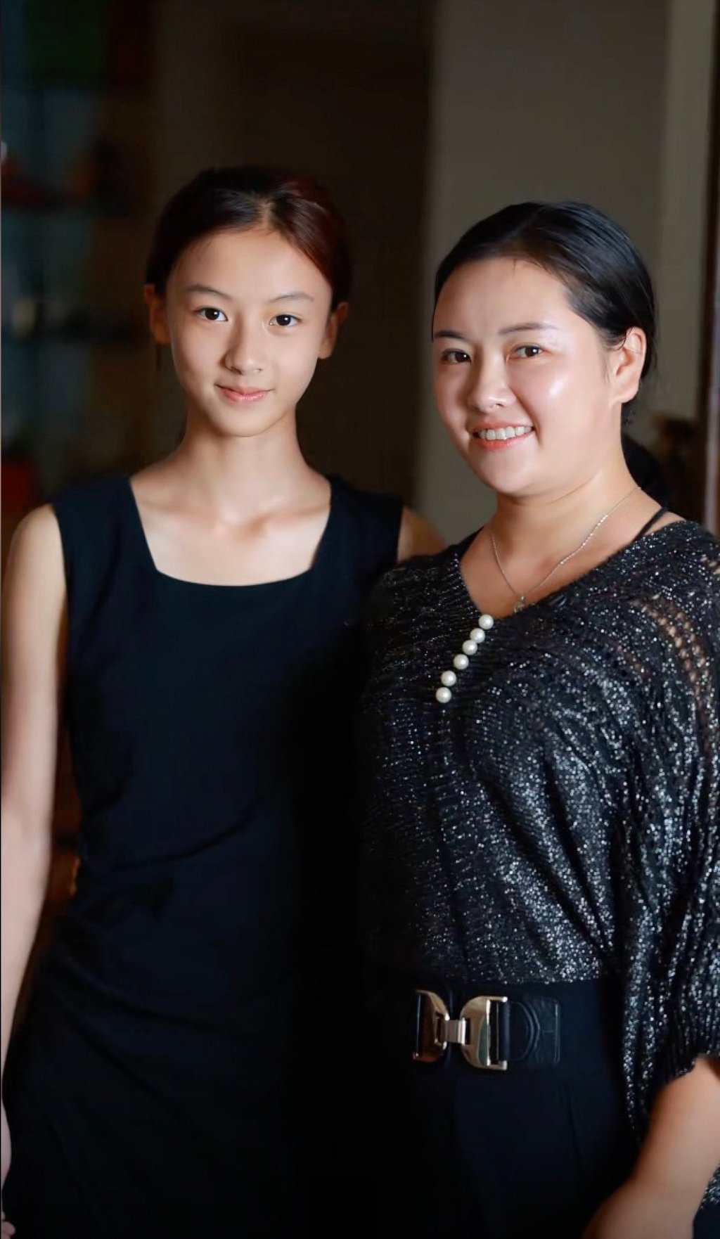 Cô gái 15 tuổi bất ngờ nổi tiếng vì quá xinh đẹp, gia đình lại nhận chỉ trích vì lý do không ai ngờ tới- Ảnh 3.