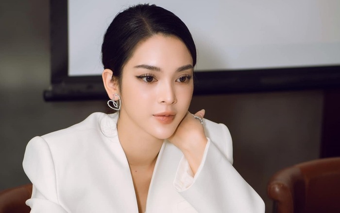 Diệp Lâm Anh sượng trân khi liên tục thấy 1 điều giữa sóng livestream- Ảnh 5. Diệp Lâm Anh sượng trân khi liên tục thấy 1 điều giữa sóng livestream- Ảnh 5.