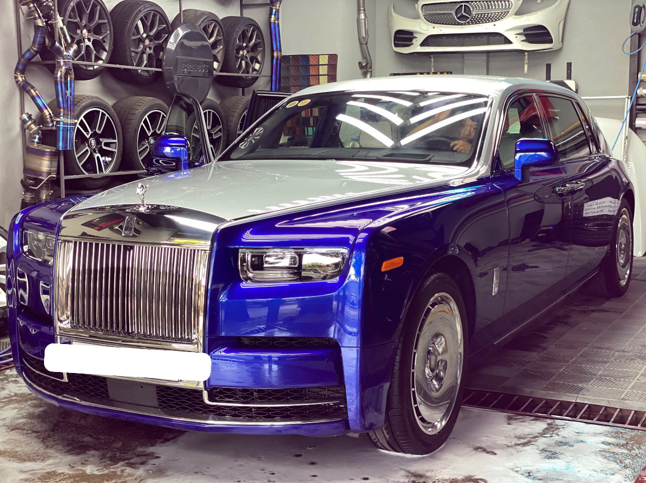 Rolls-Royce Phantom độc lạ về Việt Nam: Riêng bộ mâm giá bằng Xforce, lớp sơn cũng tốn hàng trăm triệu đồng - Ảnh 2.