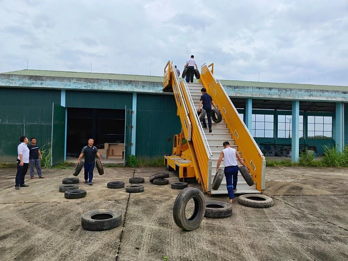 Cận cảnh chằng néo máy bay ứng phó bão số 3 tại việt nam - Ảnh 18.