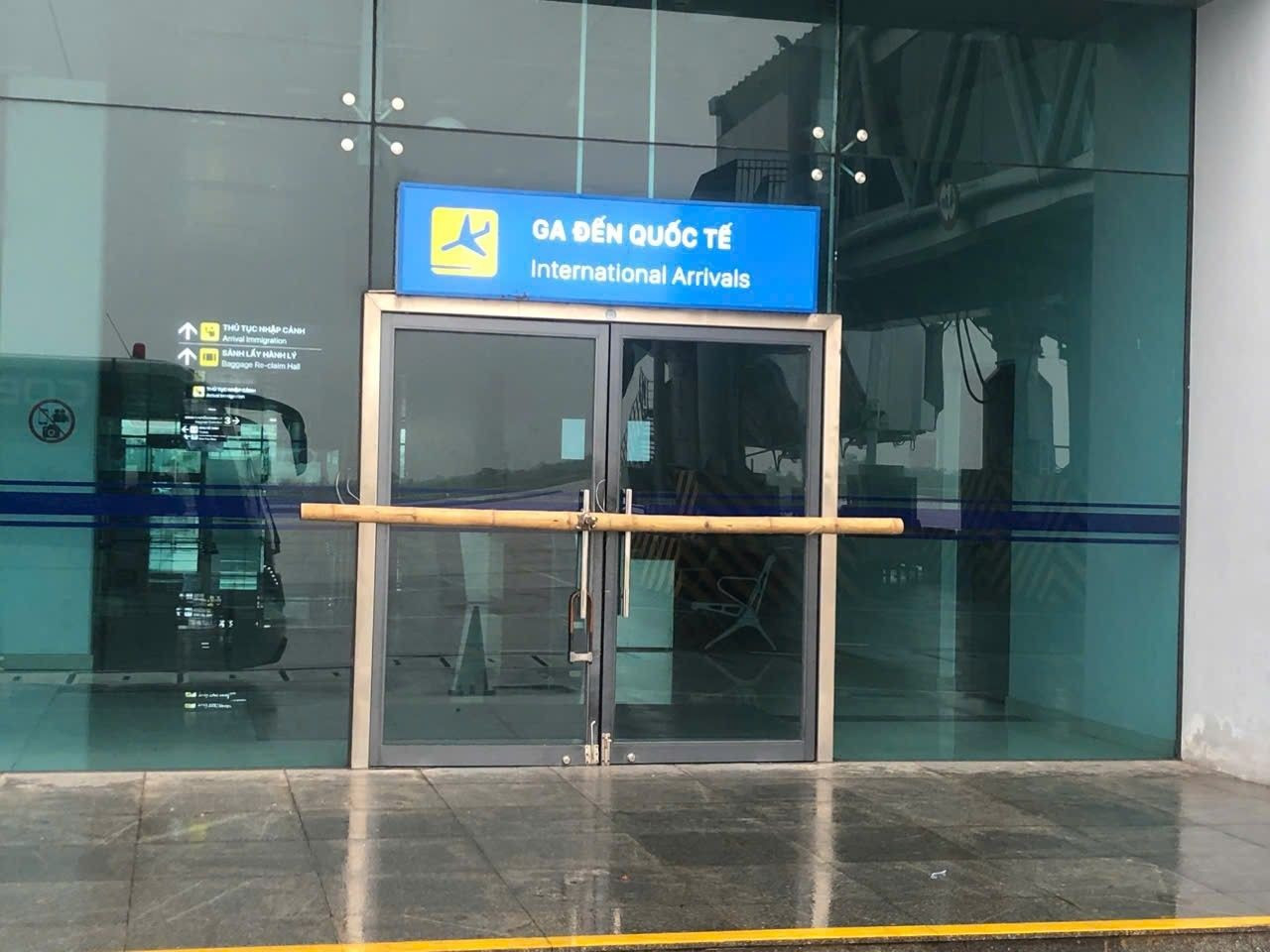 Cận cảnh chằng néo máy bay ứng phó bão số 3 tại việt nam - Ảnh 19.