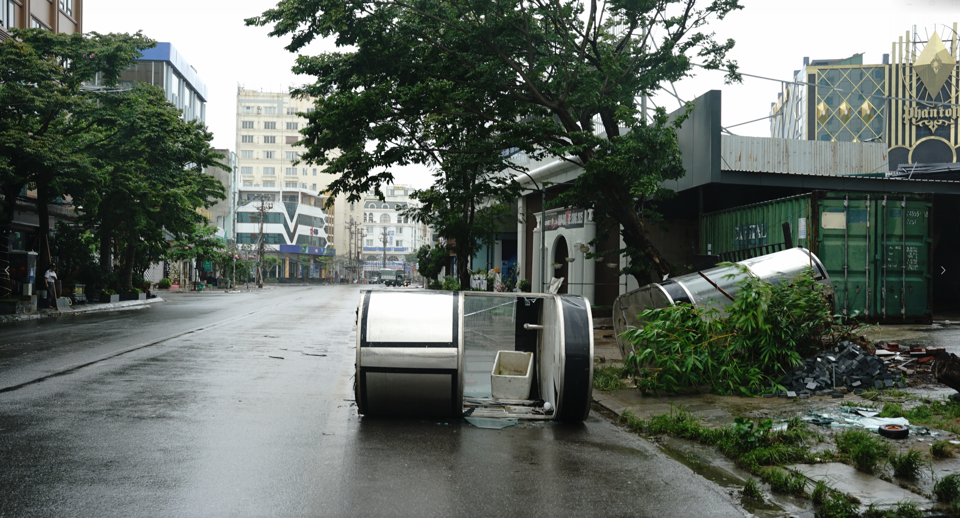 Trực tiếp bão số 3 Wipha: Bão áp sát đất liền nhưng nhiều nơi trời hửng nắng, liệu có bất thường?- Ảnh 29. Trực tiếp bão số 3 Wipha: Bão áp sát đất liền nhưng nhiều nơi trời hửng nắng, liệu có bất thường?- Ảnh 29.