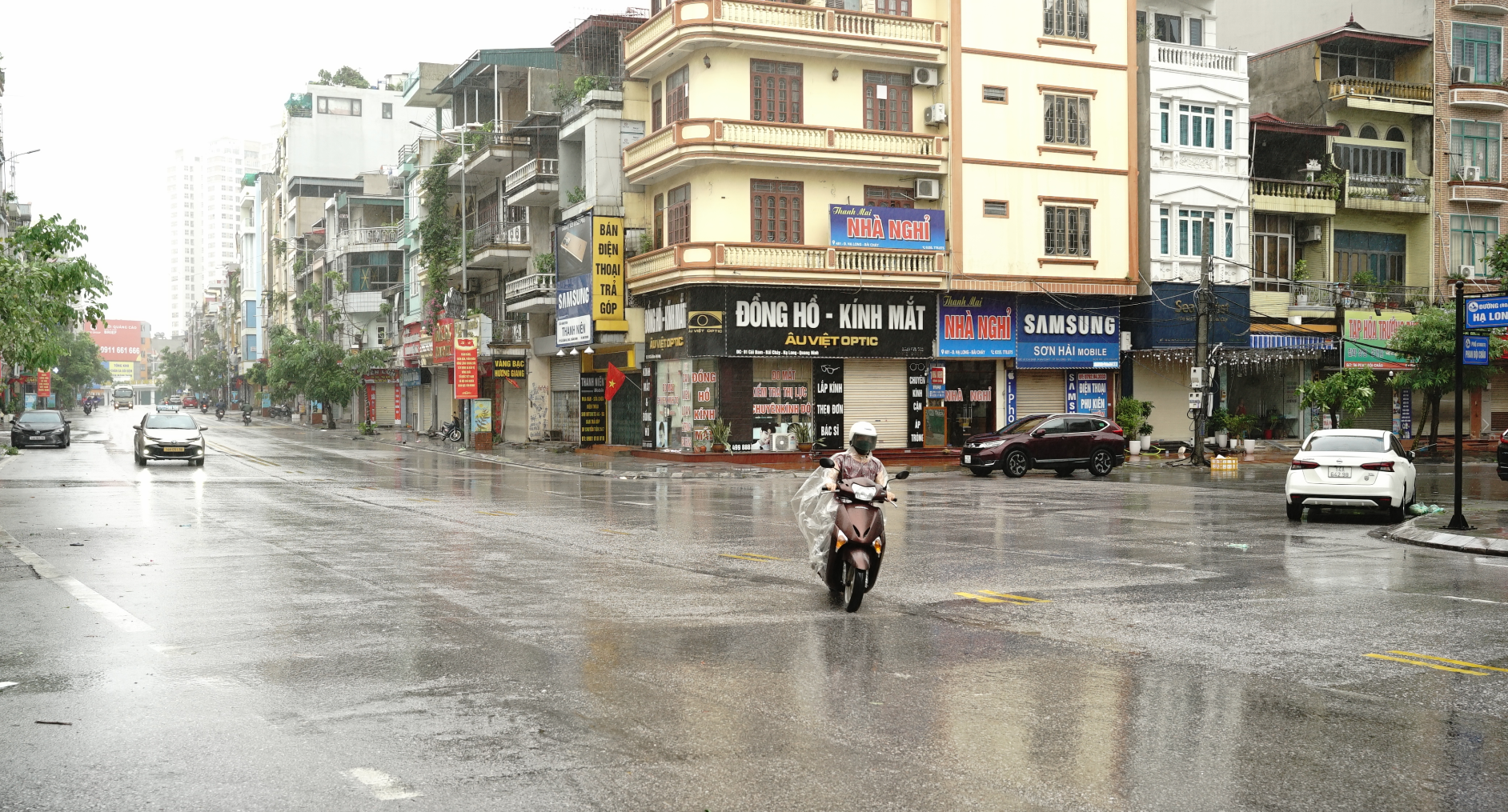 Trực tiếp bão số 3 Wipha: Bão áp sát đất liền nhưng nhiều nơi trời hửng nắng, liệu có bất thường?- Ảnh 33. Trực tiếp bão số 3 Wipha: Bão áp sát đất liền nhưng nhiều nơi trời hửng nắng, liệu có bất thường?- Ảnh 33.
