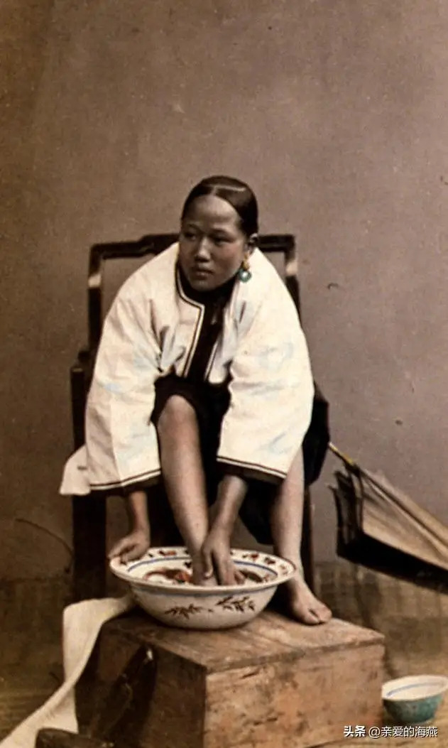 14 bức ảnh hiếm chụp Trung Quốc thời cuối nhà Thanh: Nhan sắc xinh đẹp của vị tiểu thiếp khiến nhiều người ngỡ ngàng - Ảnh 12.