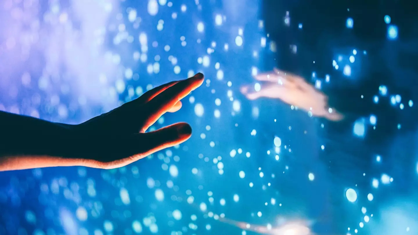 Bất ngờ sống lại sau khi tim ngừng đập, nam diễn viên nổi tiếng thốt lên 3 từ về “thế giới bên kia” - Ảnh 2.