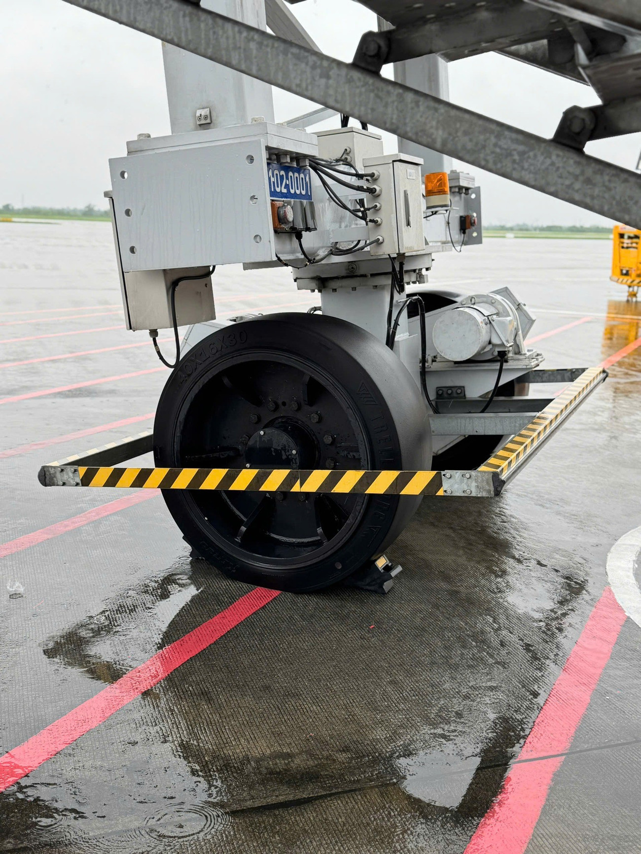 Cận cảnh chằng néo máy bay ứng phó bão số 3 tại việt nam - Ảnh 16.