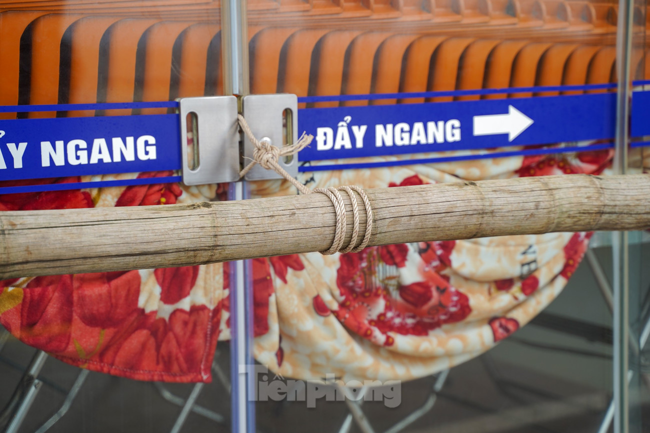 Phớt lờ cảnh báo , người từ Hà Nội đổ về Đồ Sơn check - in đón bão số 3 - Ảnh 16. Phớt lờ cảnh báo , người từ Hà Nội đổ về Đồ Sơn check - in đón bão số 3 - Ảnh 16.