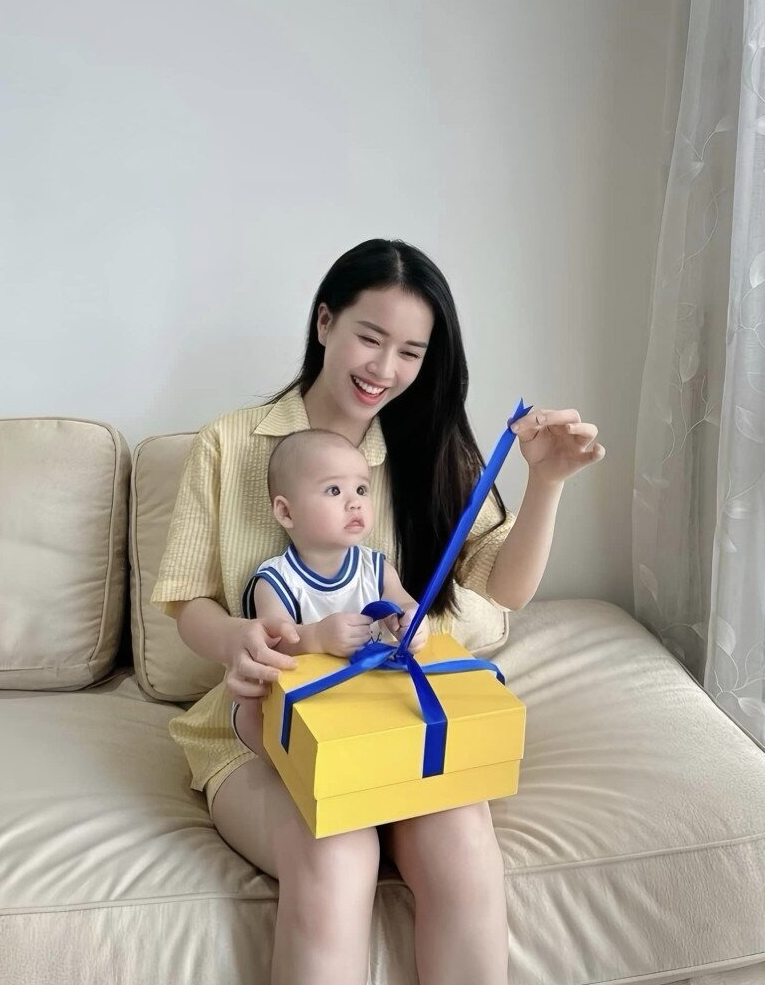 Dân mạng cãi nhau vì MC VTV mua đệm ngủ 213 triệu: Người khen chịu chi, người chê hoang phí - khoe của- Ảnh 10. Dân mạng cãi nhau vì MC VTV mua đệm ngủ 213 triệu: Người khen chịu chi, người chê hoang phí - khoe của- Ảnh 10.