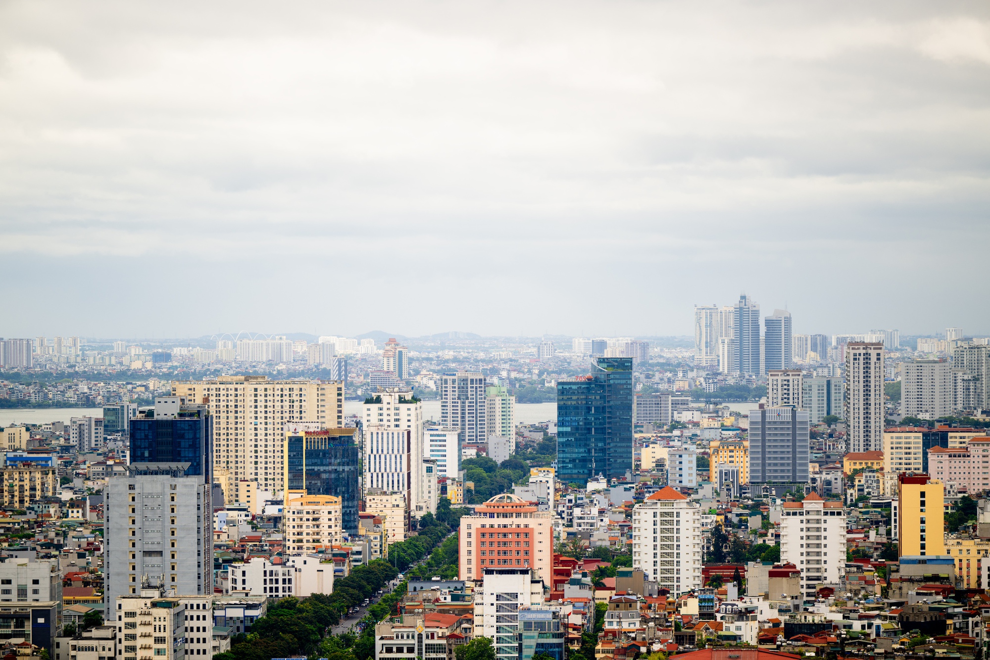Trực tiếp bão số 3 Wipha: Bão áp sát đất liền nhưng nhiều nơi trời hửng nắng, liệu có bất thường?- Ảnh 1. Trực tiếp bão số 3 Wipha: Bão áp sát đất liền nhưng nhiều nơi trời hửng nắng, liệu có bất thường?- Ảnh 1.