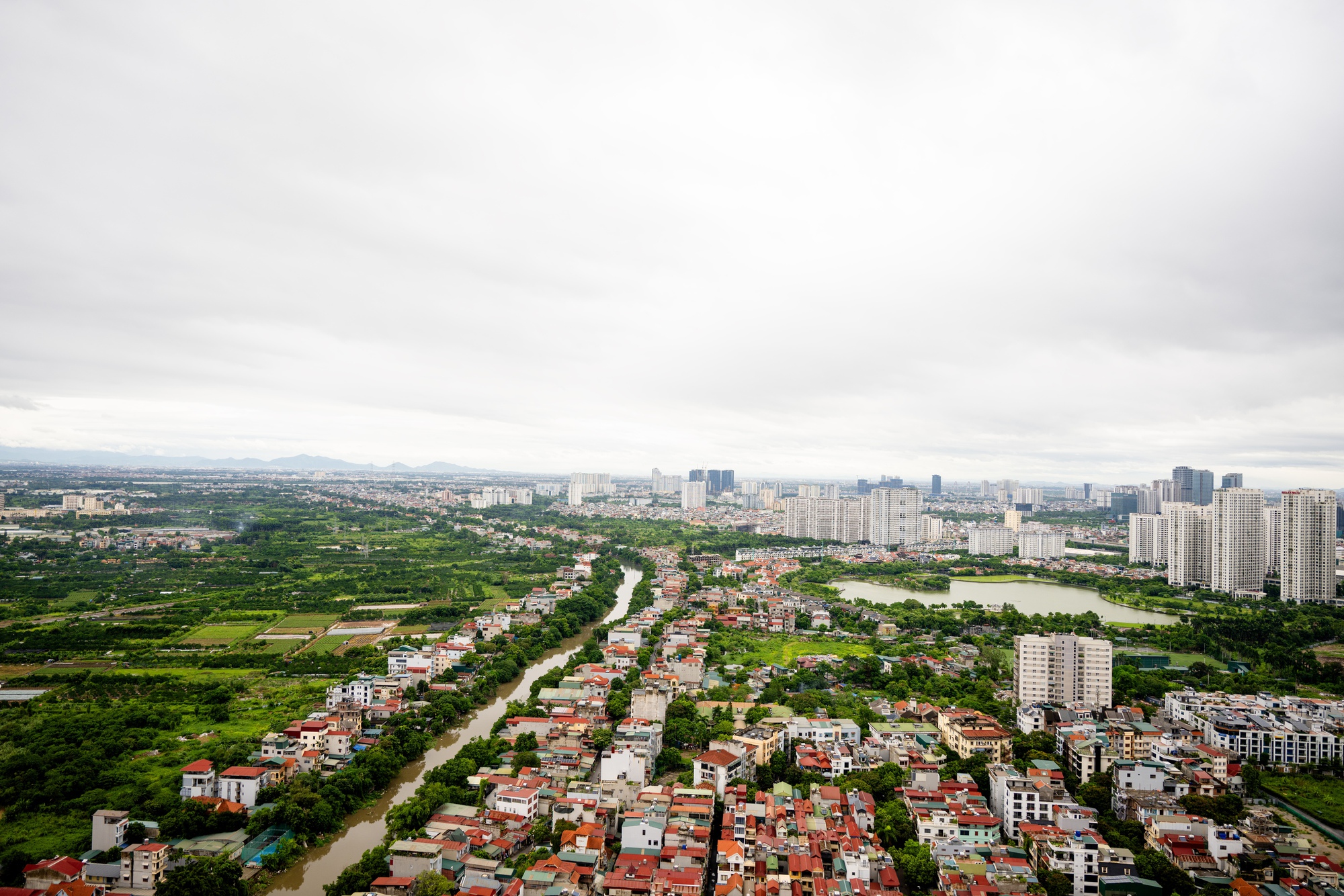 Trực tiếp bão số 3 Wipha: Bão áp sát đất liền nhưng nhiều nơi trời hửng nắng, liệu có bất thường?- Ảnh 2. Trực tiếp bão số 3 Wipha: Bão áp sát đất liền nhưng nhiều nơi trời hửng nắng, liệu có bất thường?- Ảnh 2.